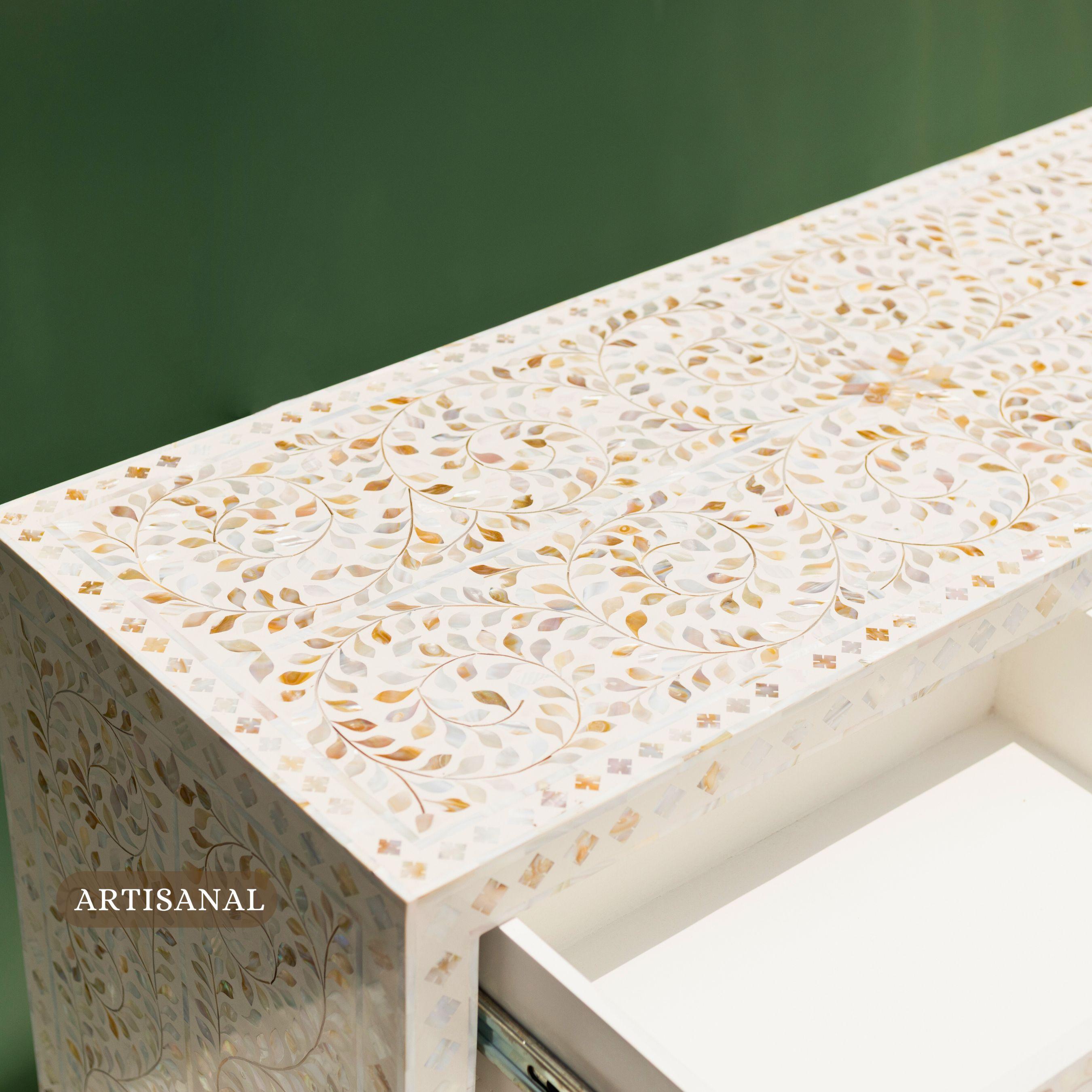 XXI secolo e contemporaneo Mobile buffet di lusso con intarsi in madreperla di Artisanal in vendita