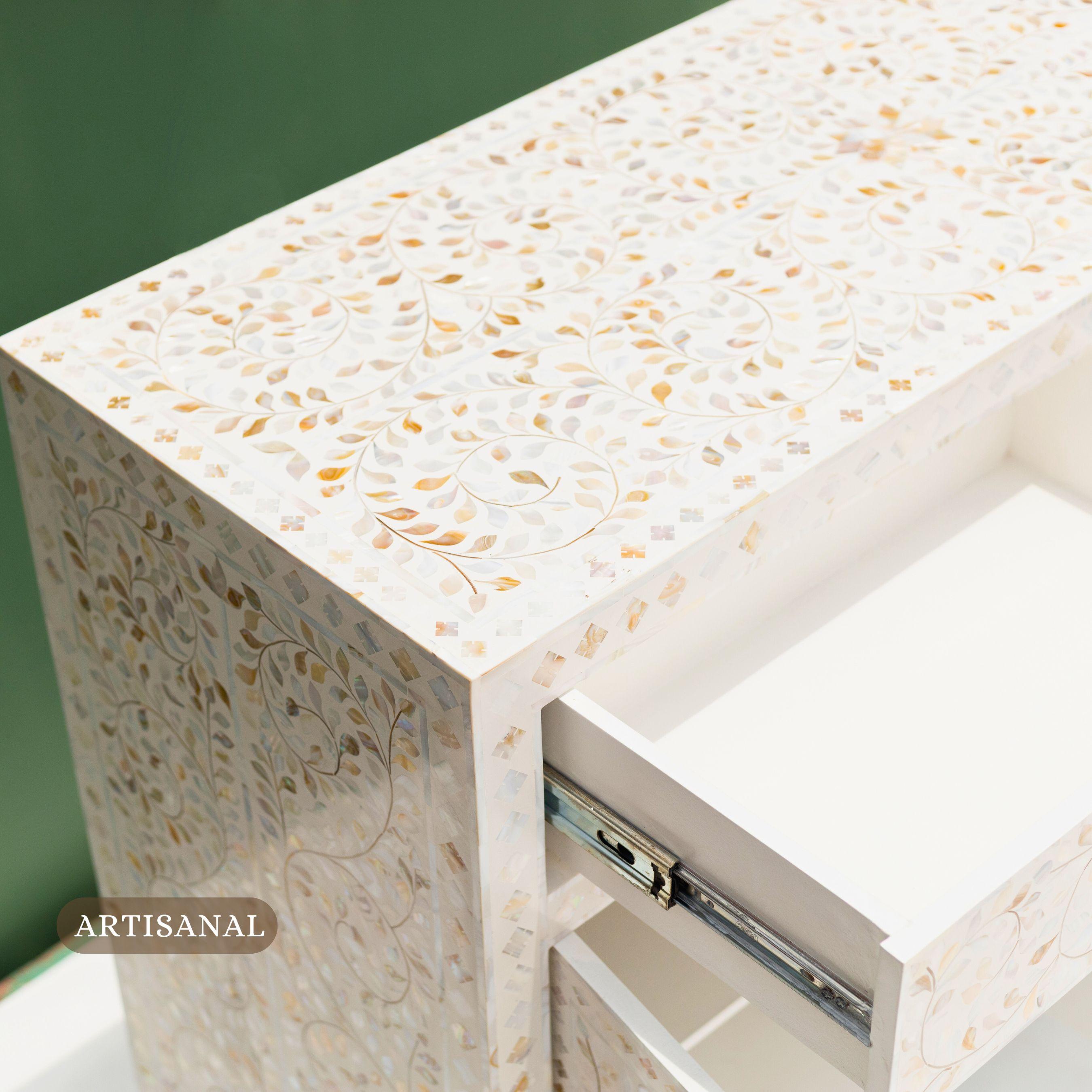 Madreperla Mobile buffet di lusso con intarsi in madreperla di Artisanal in vendita