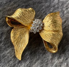 Luxury Natural Diamond Bow Brooch 18K Yellow Gold