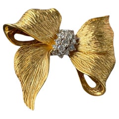 Luxury Natural Diamond Bow Brooch 18K Yellow Gold