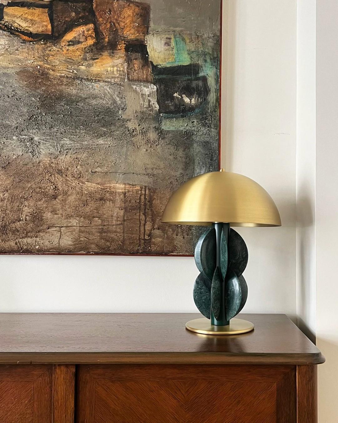 Lámpara de mesa Monarch con cúpula de latón, Carla Baz en venta 5