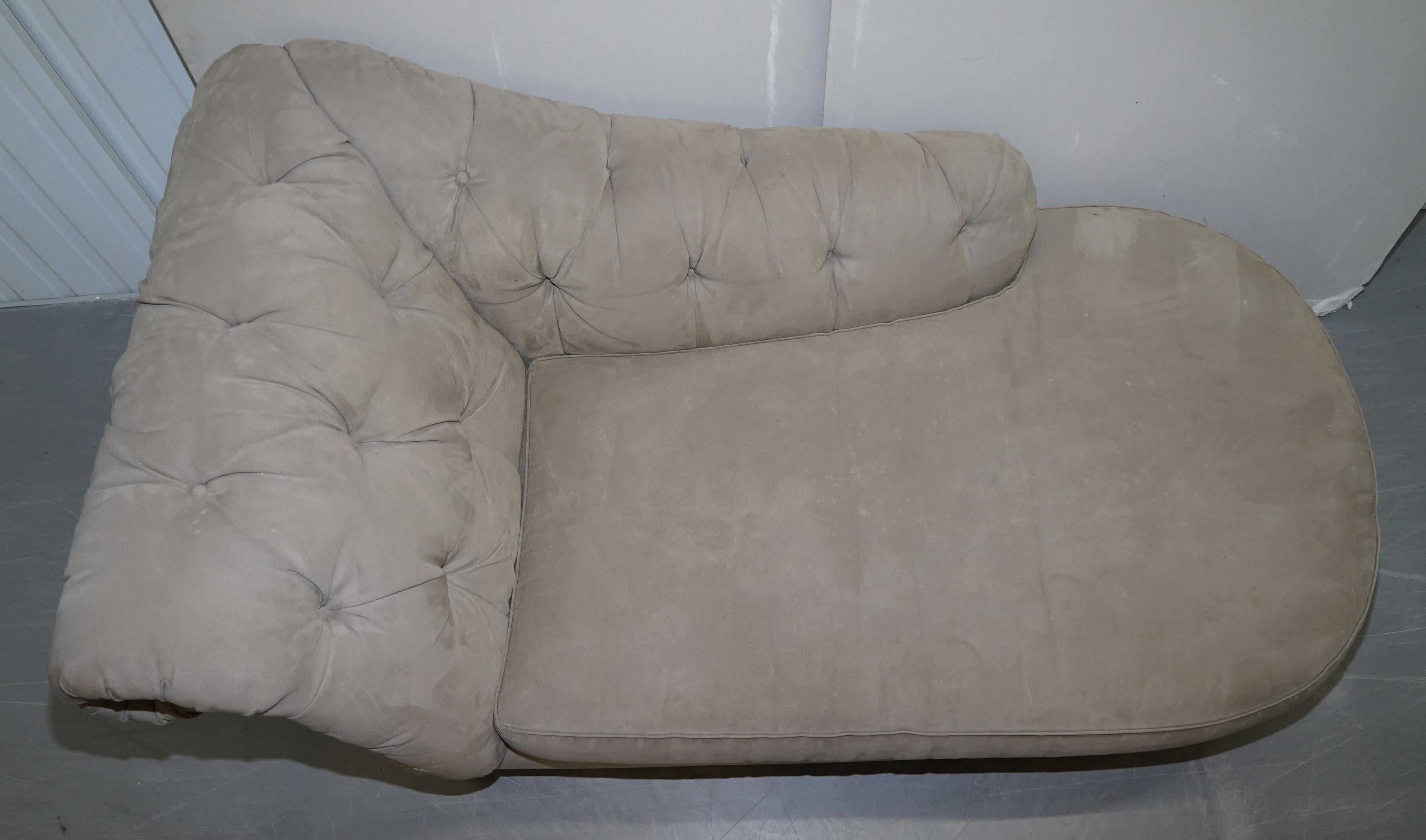 Hand-Crafted Luxury Natuzzi Italy Chesterfield Chaise Lounge with Velvet Upholstery