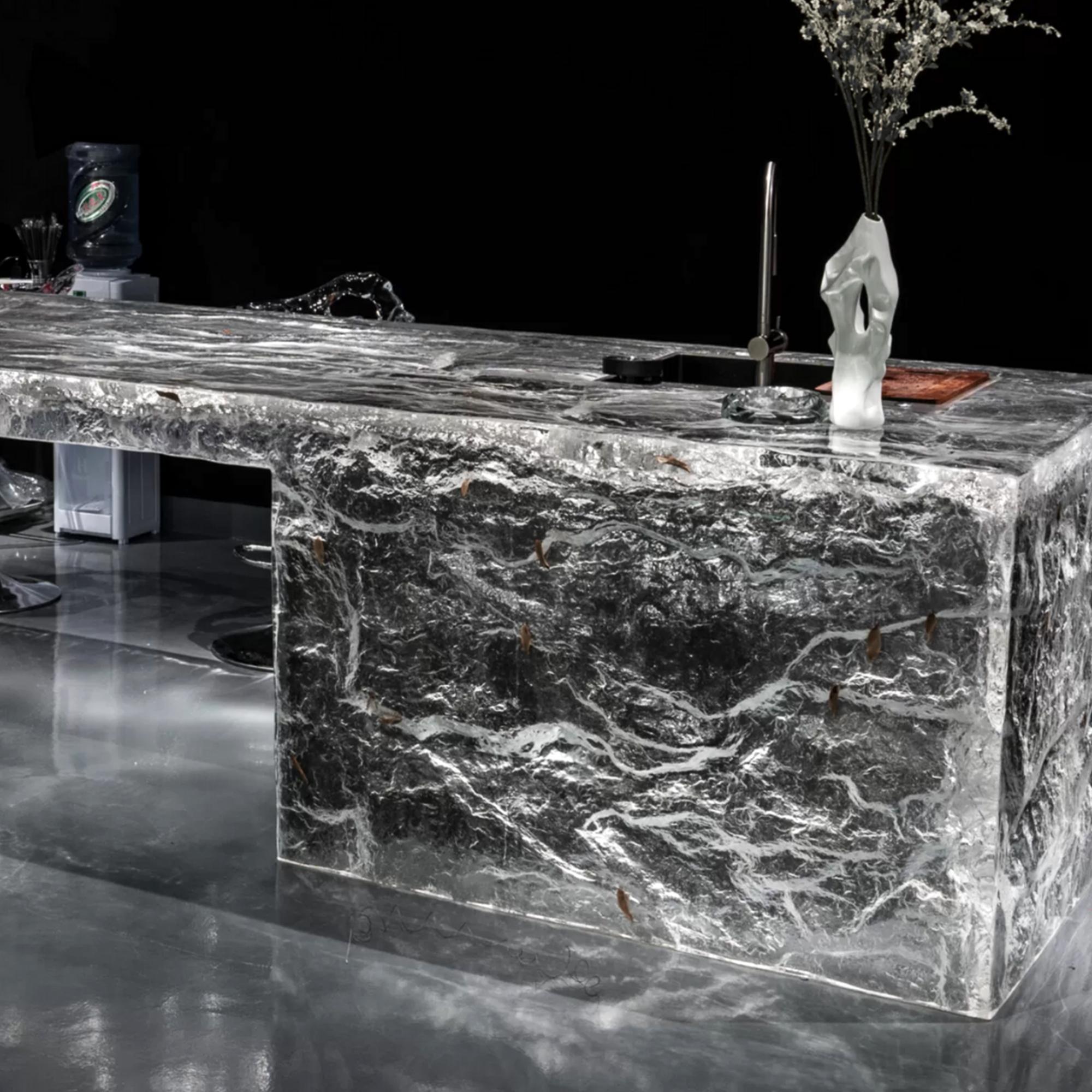 Luxuriöse, vom Meer inspirierte große Kücheninsel - Moderner Kücheninseltisch (amerikanisch) im Angebot