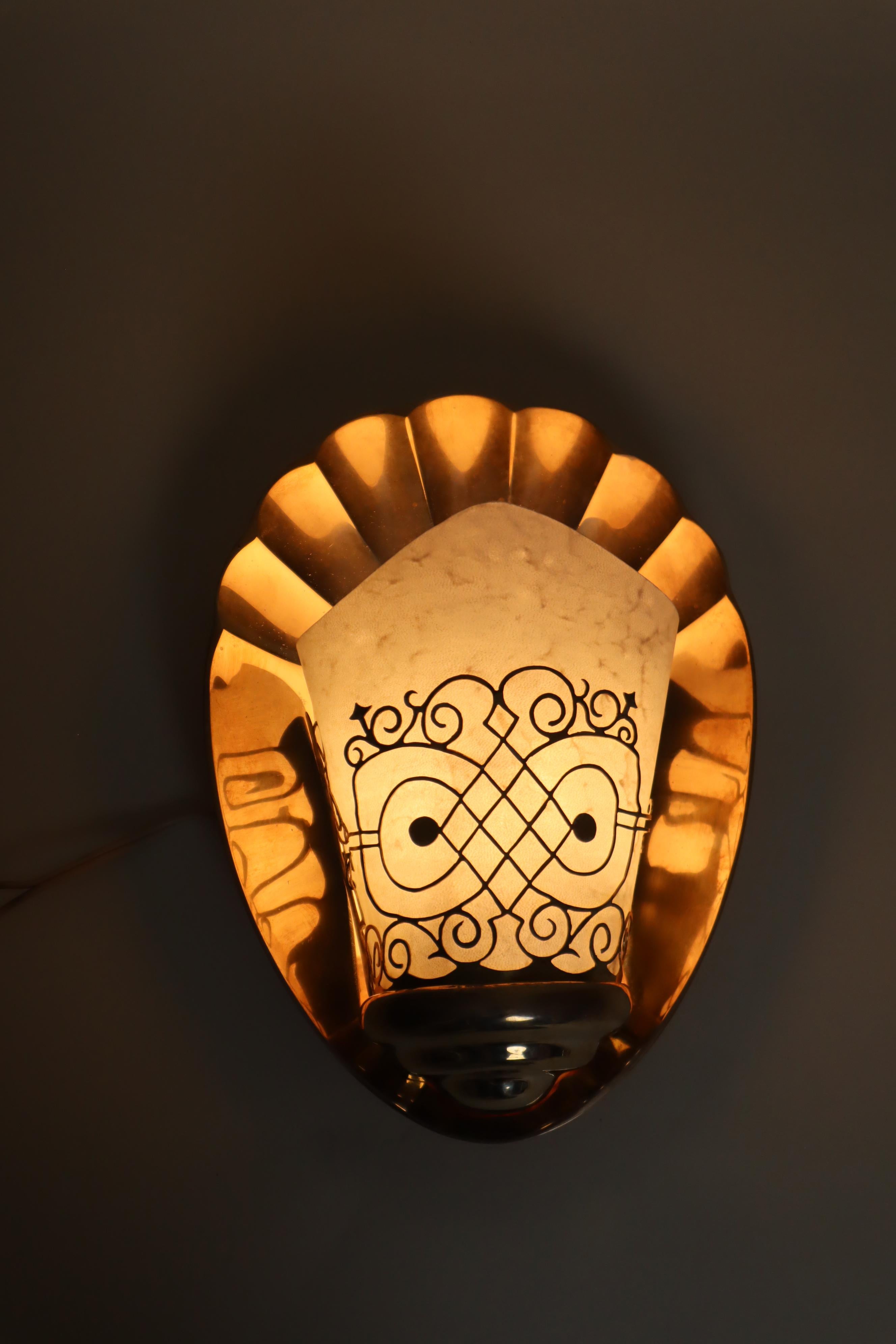 Paire de luxe Art Déco en bronze et parchemin en forme de coquillages, France, années 1920 en vente 4