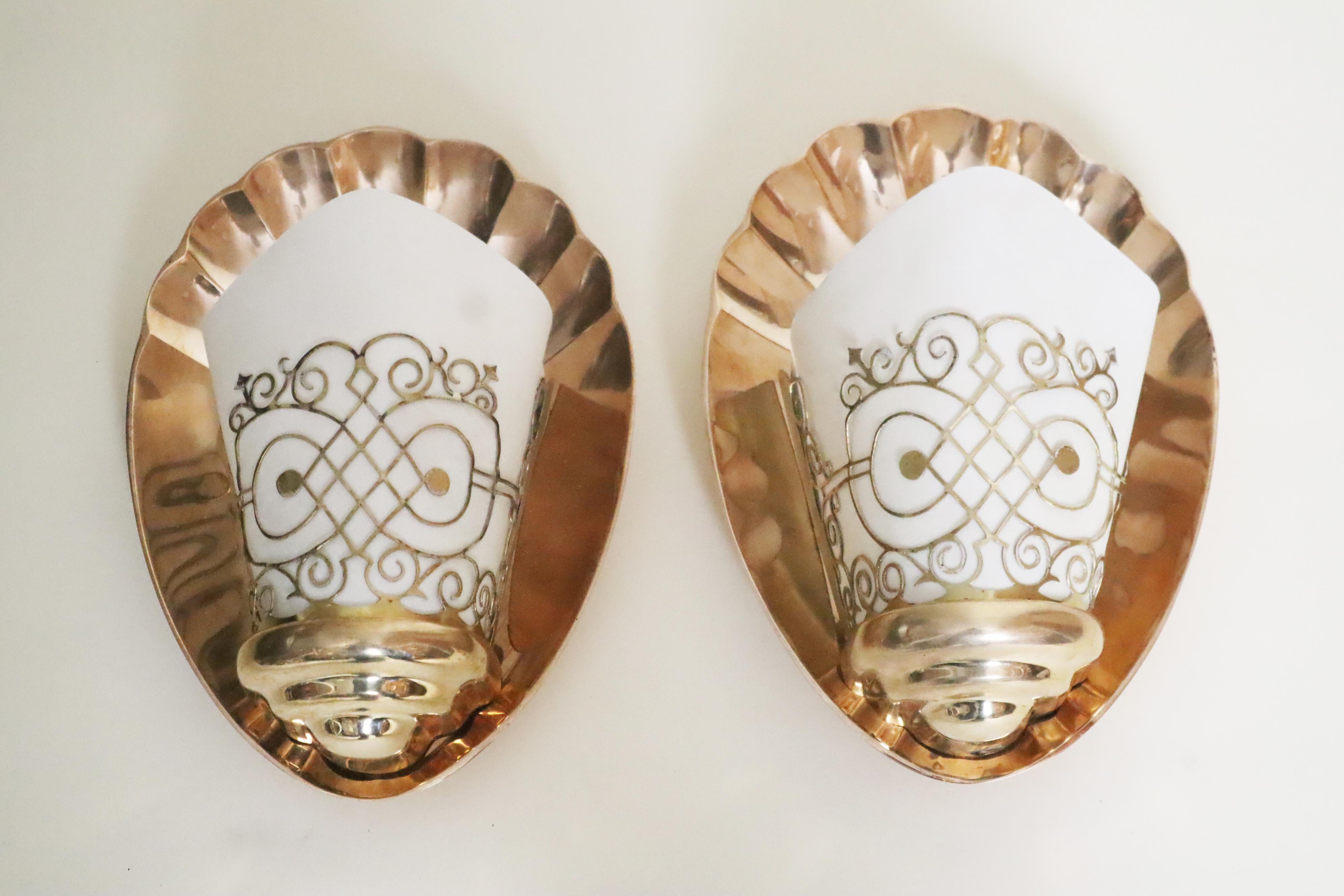 Paire de luxe Art Déco en bronze et parchemin en forme de coquillages, France, années 1920 Bon état - En vente à Hannover, DE