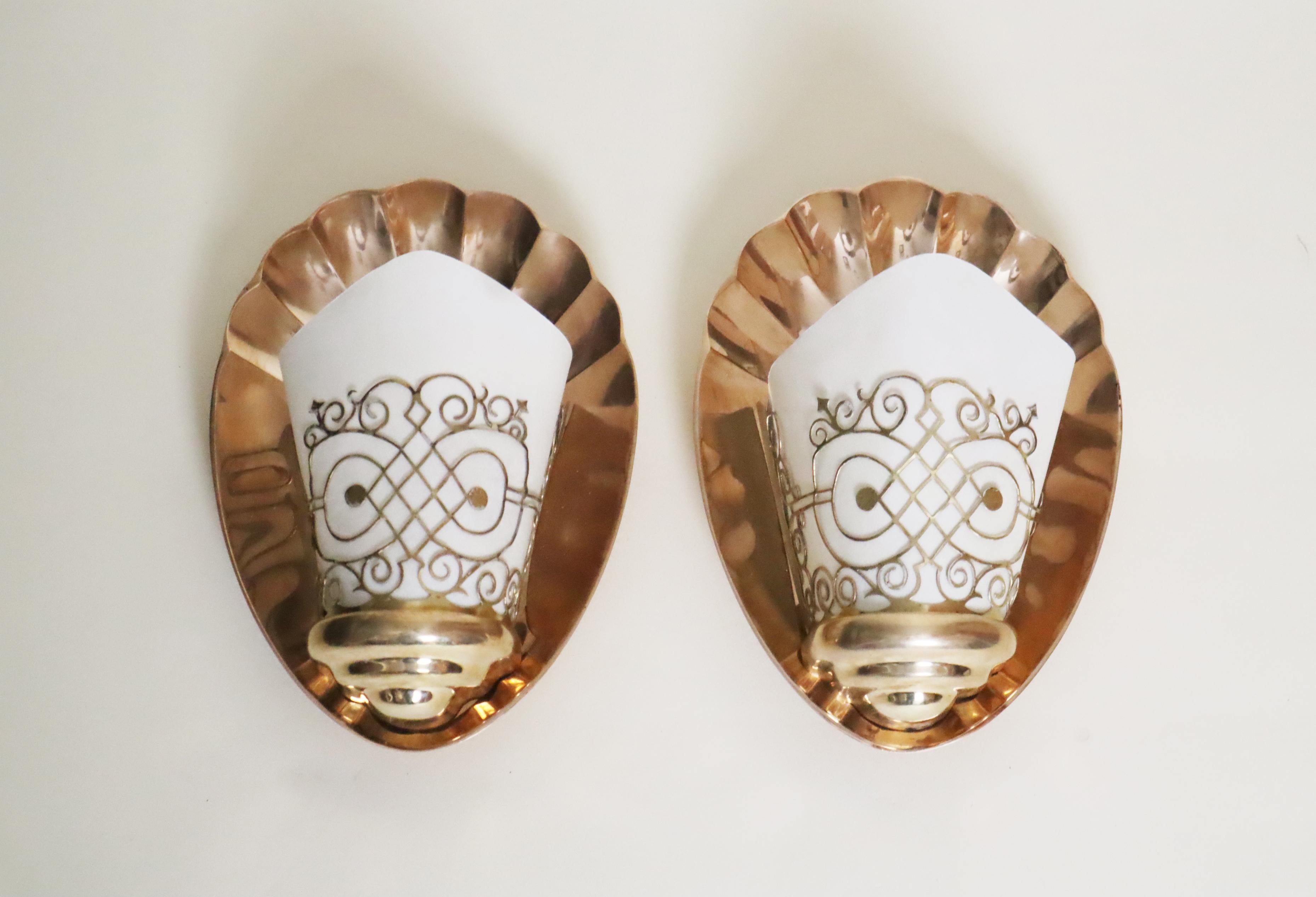 Laiton Paire de luxe Art Déco en bronze et parchemin en forme de coquillages, France, années 1920 en vente