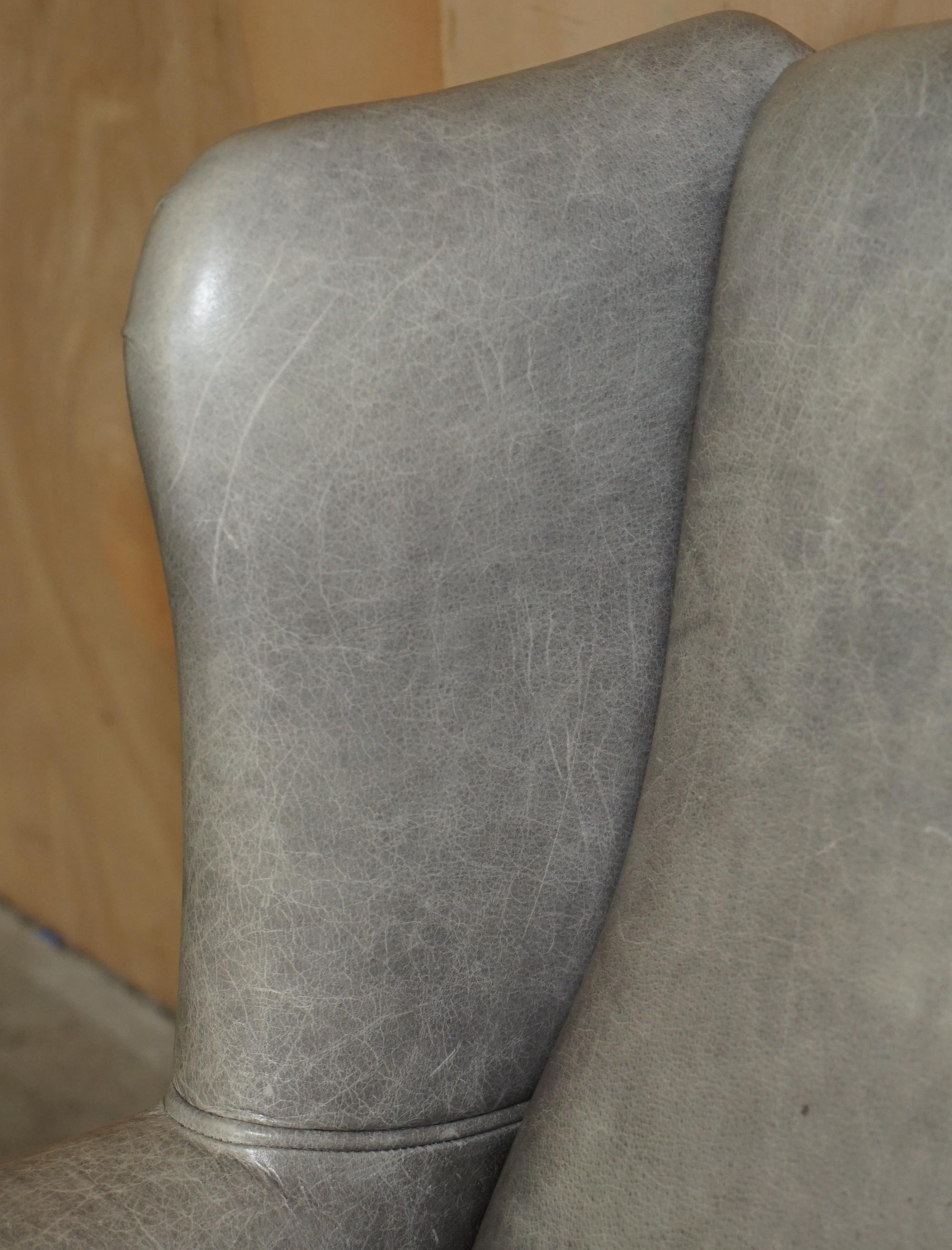 LUXURY PAIR OF CONTEMPORARY GREY BLUE LEATHER WINGBACK ARMCHAIRS EBONISED LEGs For Sale 9