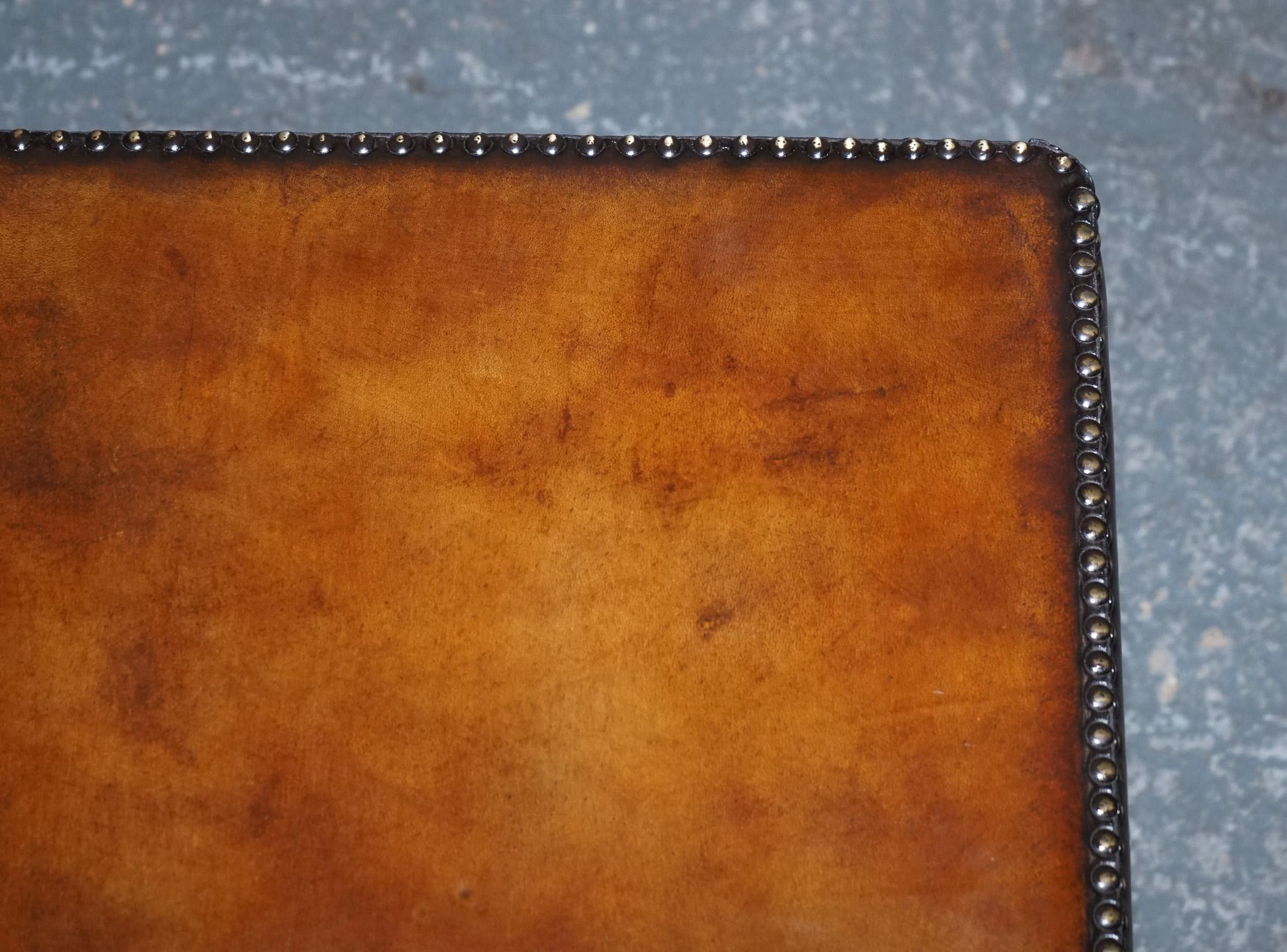 LUXURY PAiR OF RESTORED HAND DYED LEATHER MILITARY CAMPAIGN BEDSIDE NIGHTSTANDS For Sale 7