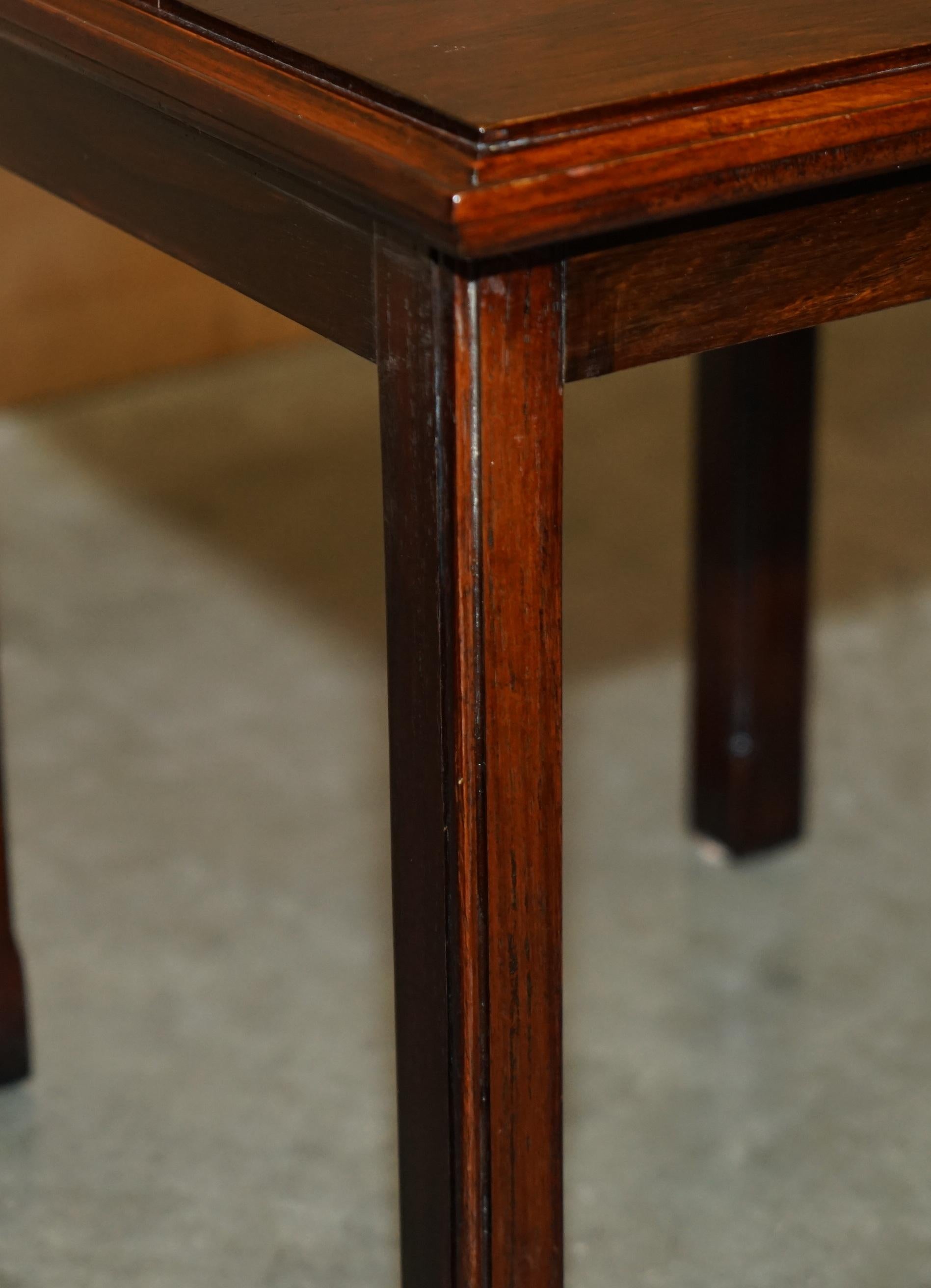 LUXURY PAIR OF SMALL MID CENTURY MODERN HARDWOOD SIDE END LAMP WiNE TABLES For Sale 10