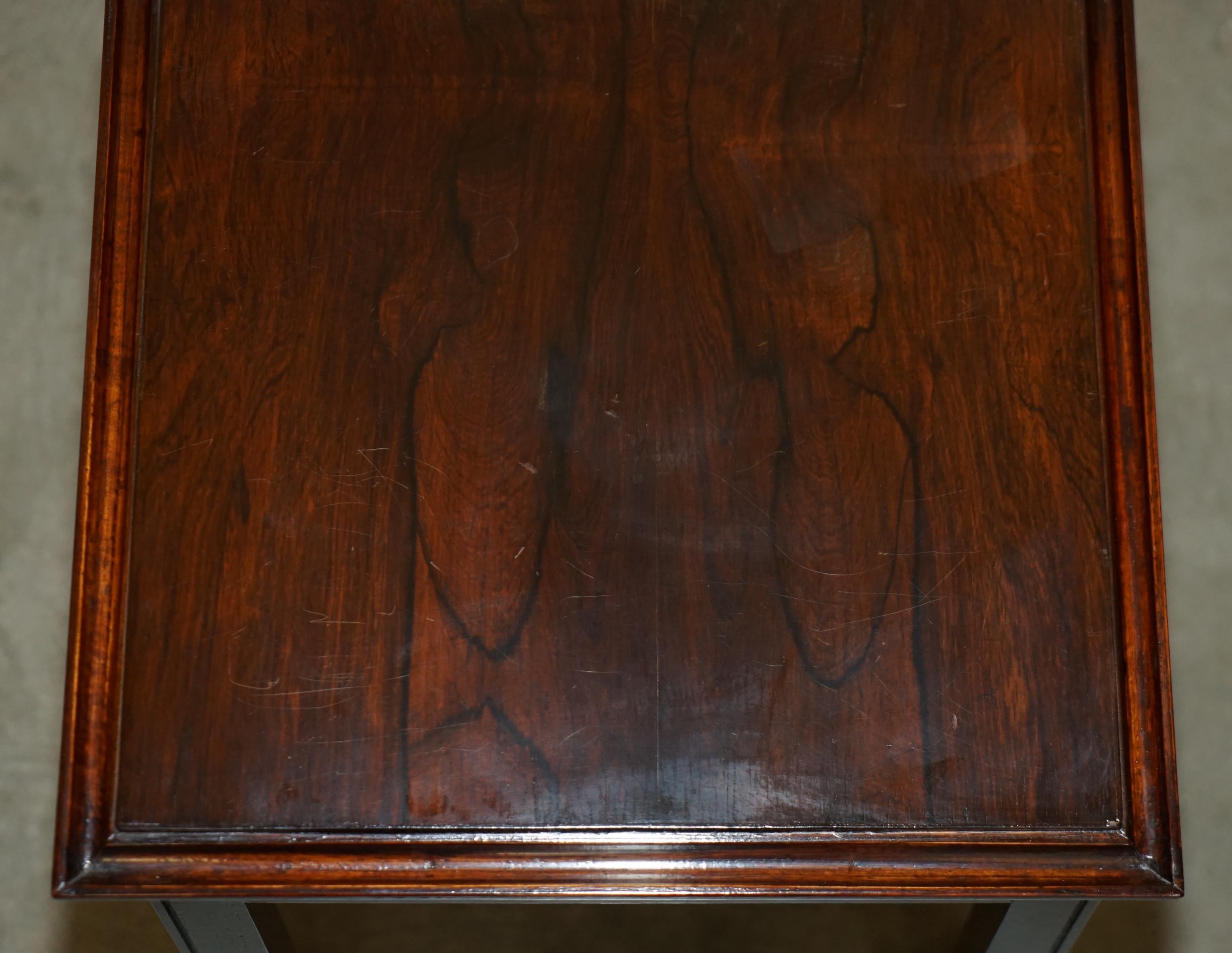 20th Century LUXURY PAIR OF SMALL MID CENTURY MODERN HARDWOOD SIDE END LAMP WiNE TABLES For Sale