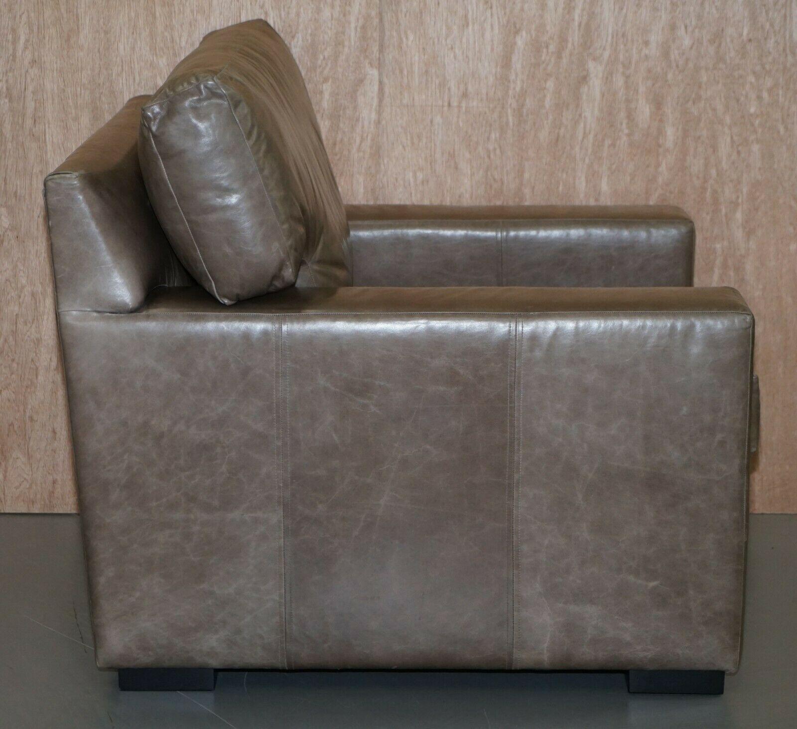 Luxury Pair of Very Large Contemporary Grey Leather Armchairs or Love Seats For Sale 4