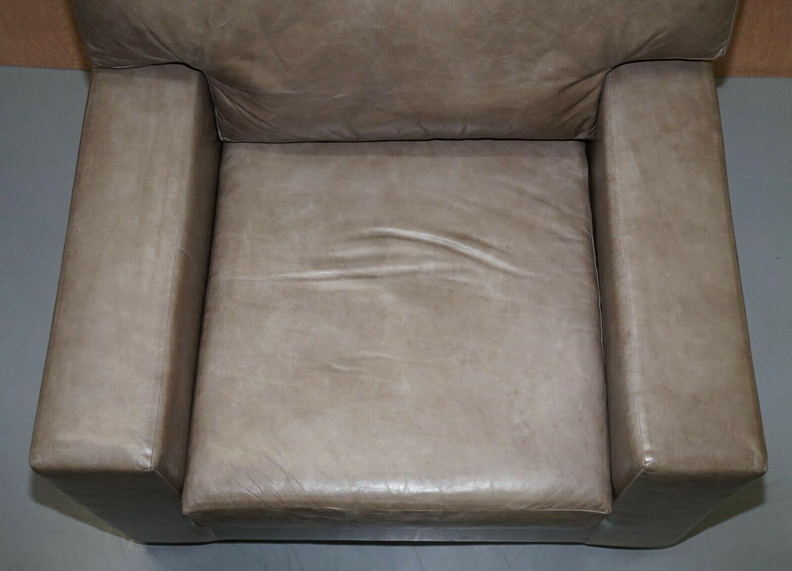 Luxury Pair of Very Large Contemporary Grey Leather Armchairs or Love Seats For Sale 1