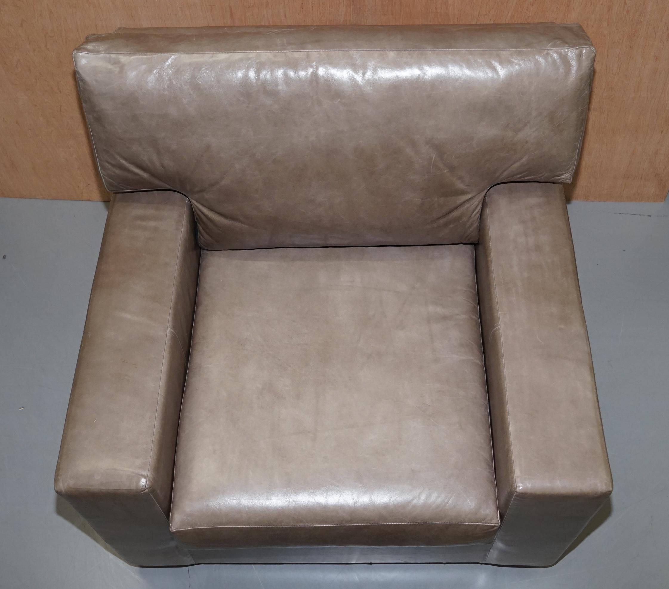 Luxury Pair of Very Large Designer Grey Leather Armchairs or Love Seats In Good Condition For Sale In West Sussex, Pulborough