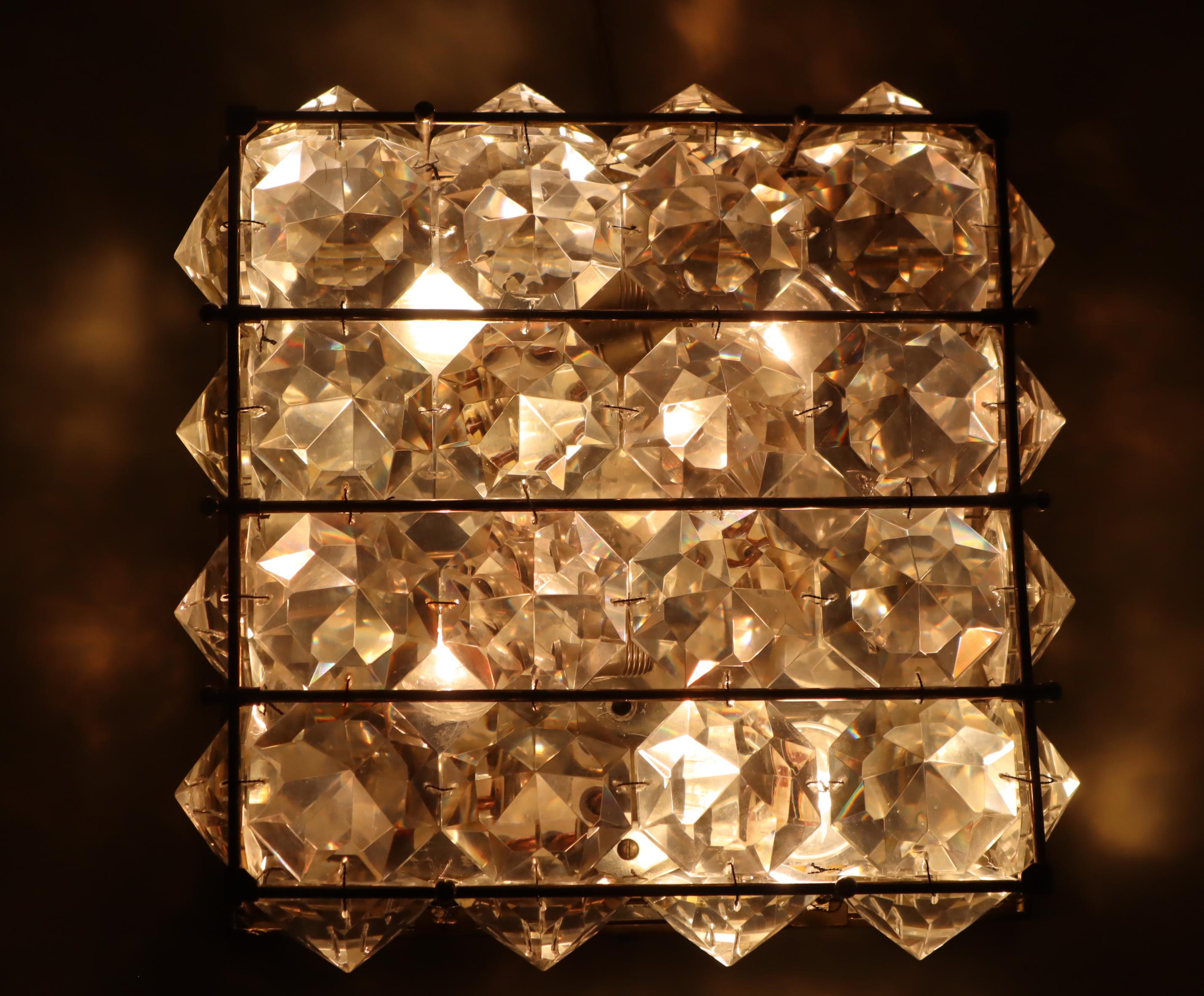 Focaccina di lusso con diamanti Brilliante di Palwa in cristallo al piombo e ottone in vendita 5