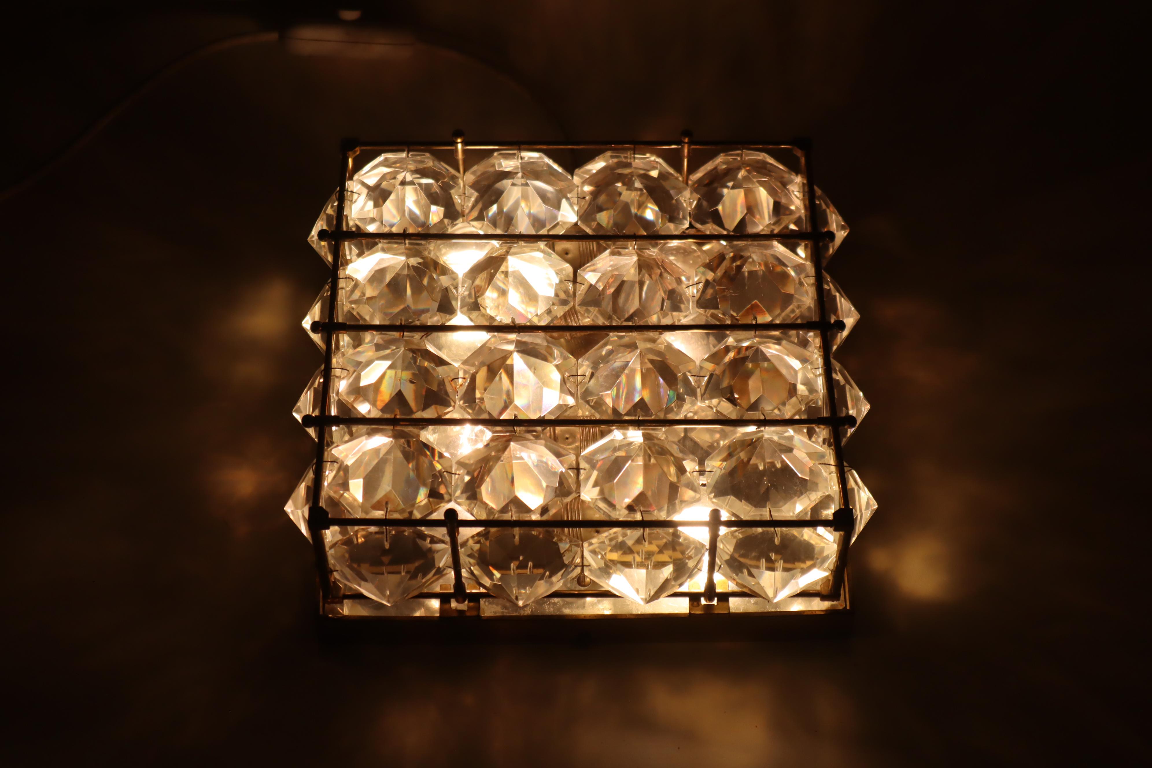 Focaccina di lusso con diamanti Brilliante di Palwa in cristallo al piombo e ottone in vendita 6