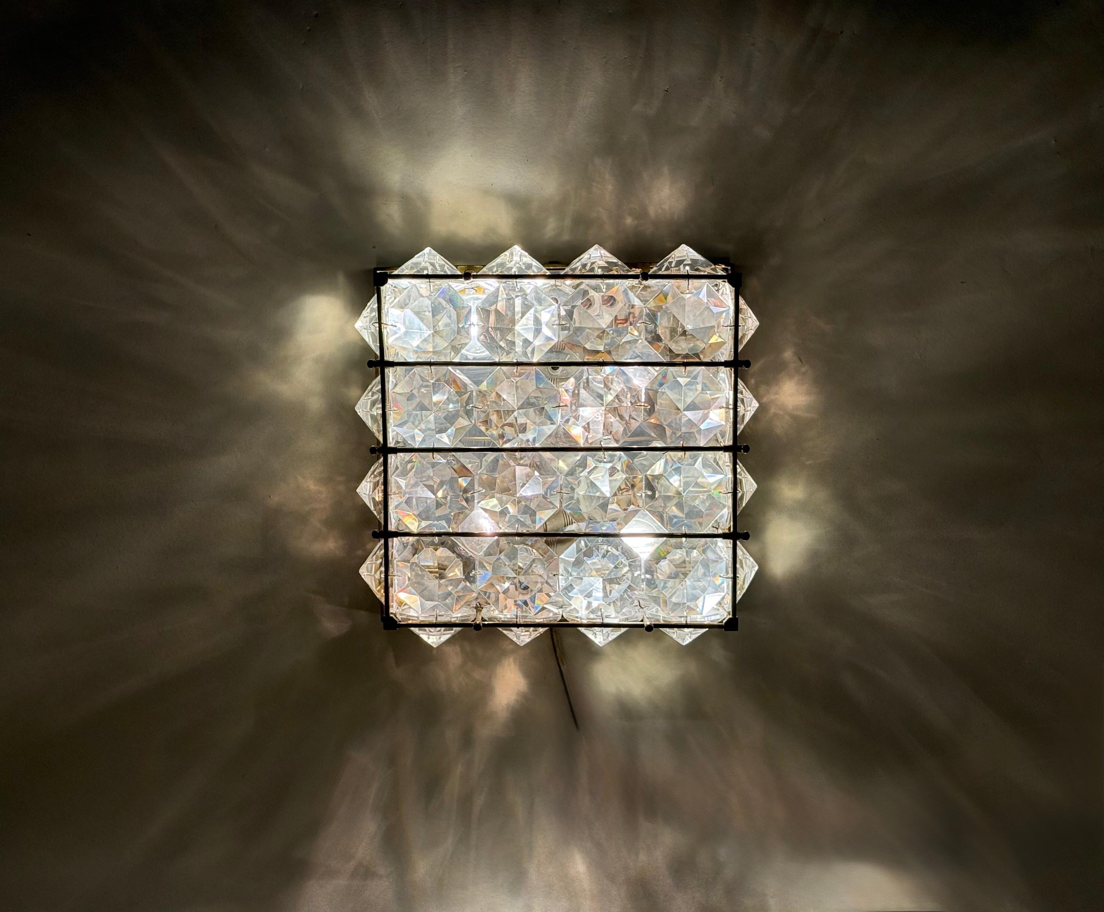 Focaccina di lusso con diamanti Brilliante di Palwa in cristallo al piombo e ottone in vendita 10