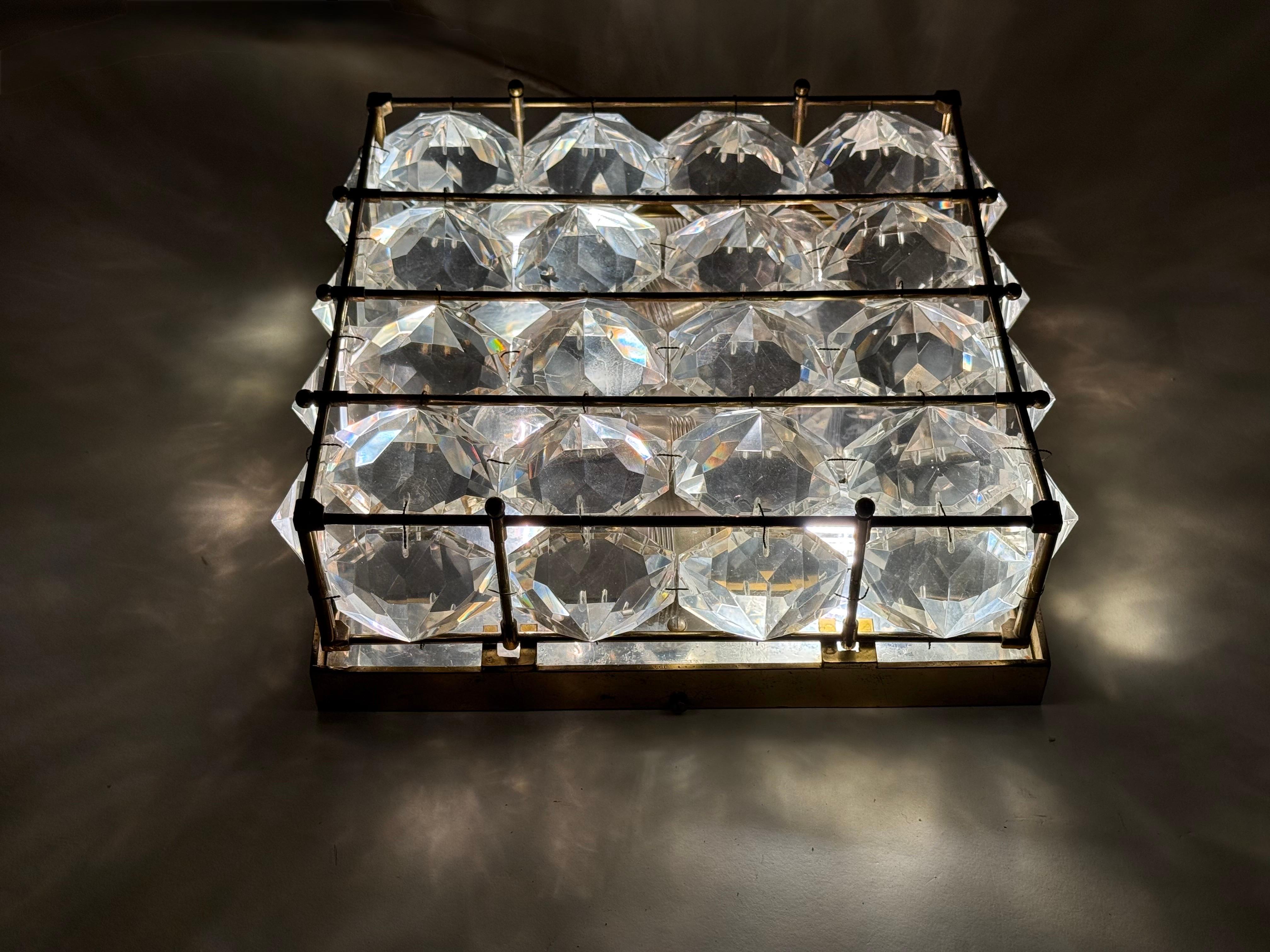 Focaccina di lusso con diamanti Brilliante di Palwa in cristallo al piombo e ottone in vendita 11