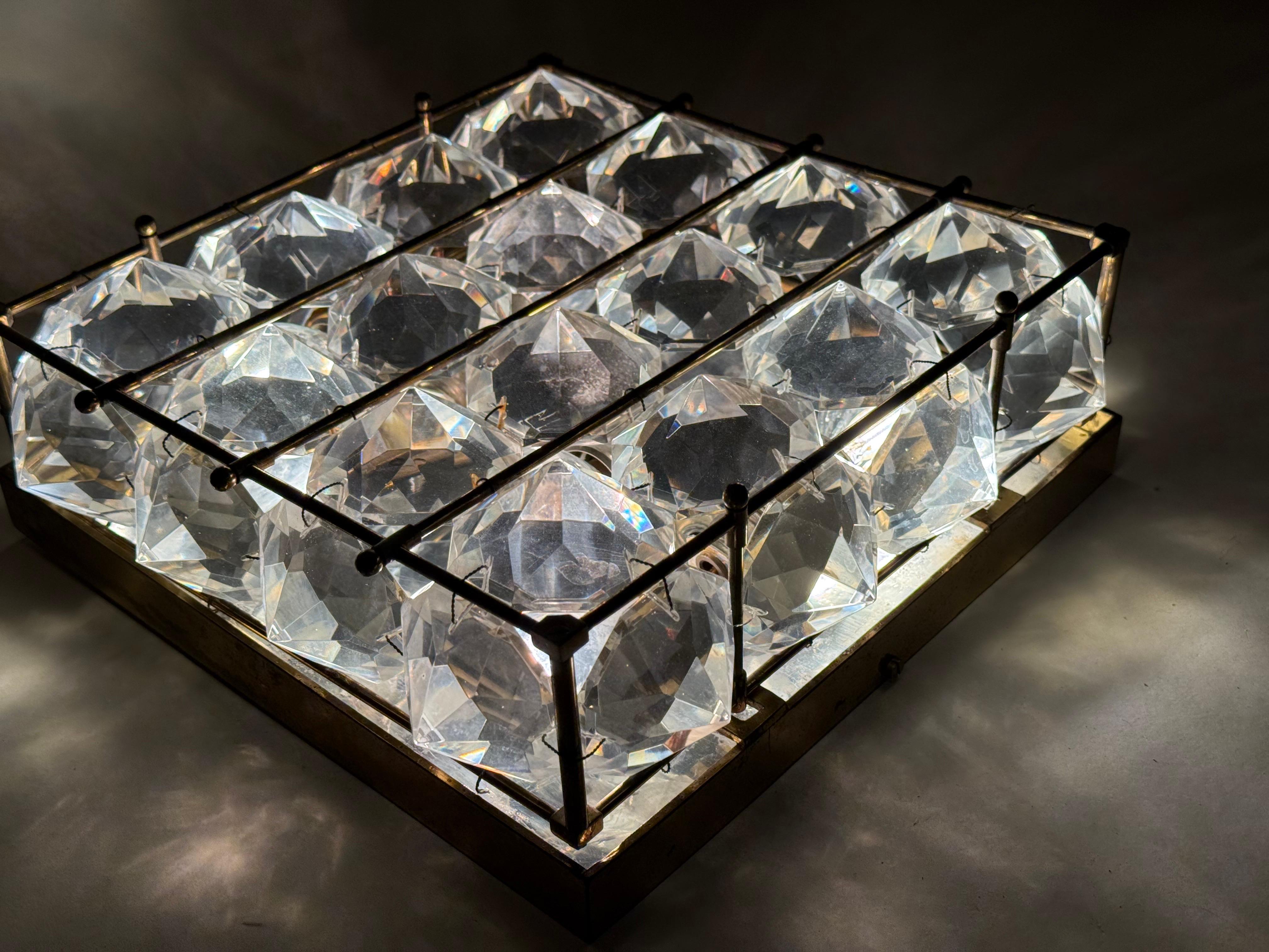 Focaccina di lusso con diamanti Brilliante di Palwa in cristallo al piombo e ottone in vendita 12