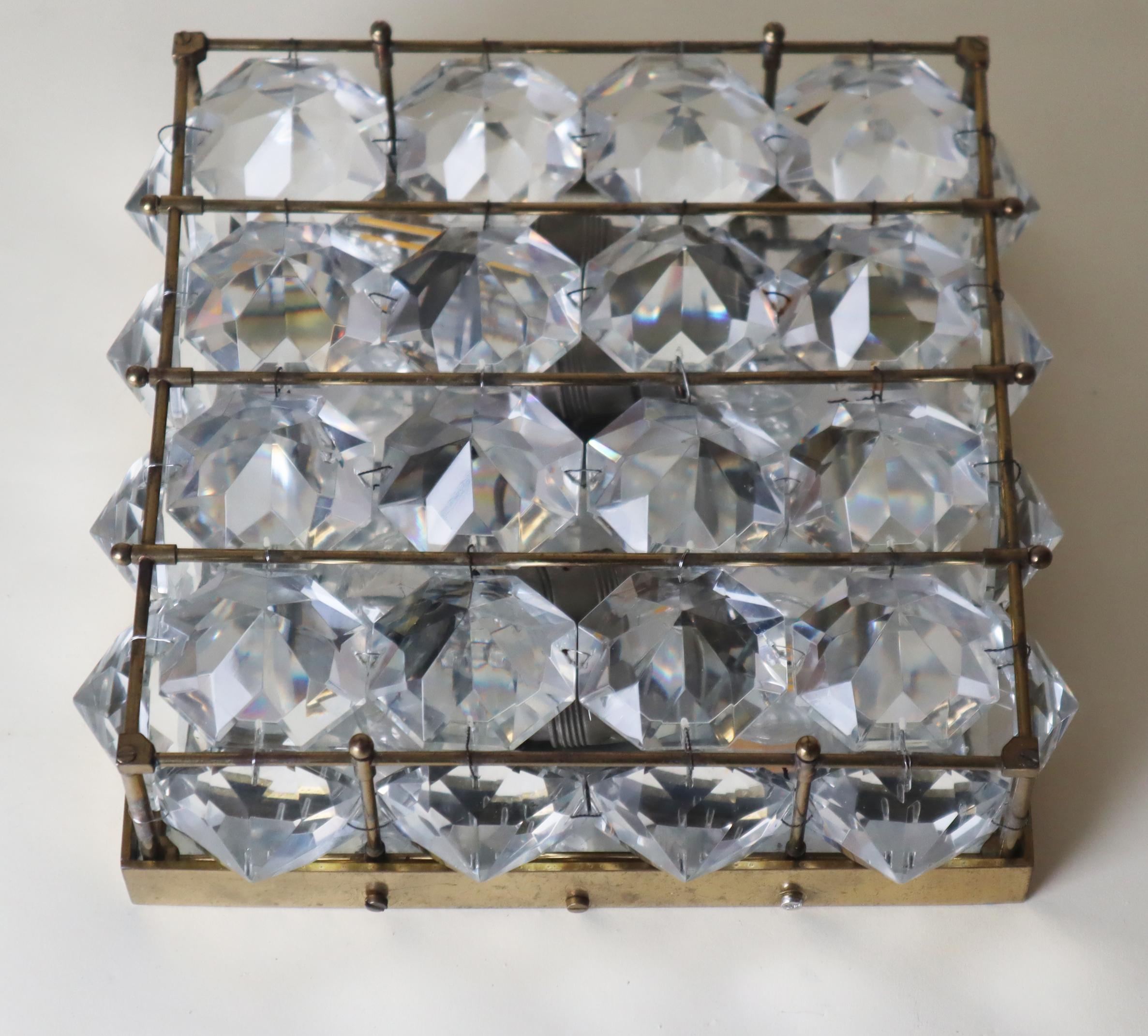 Fatto a mano Focaccina di lusso con diamanti Brilliante di Palwa in cristallo al piombo e ottone in vendita