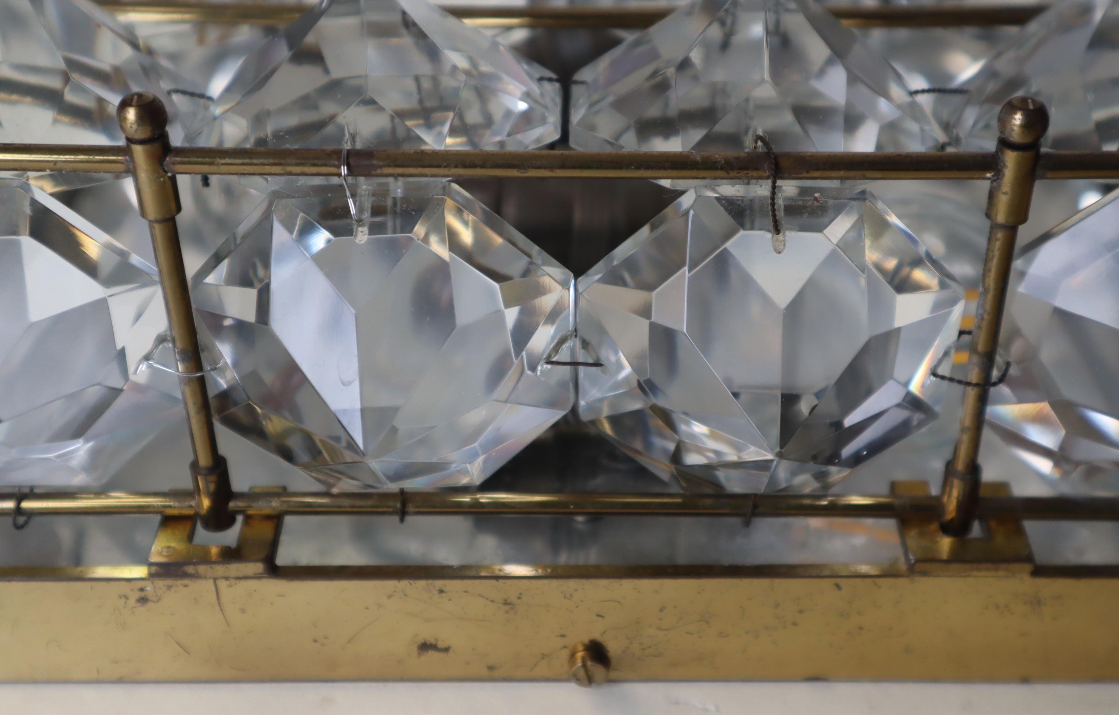 Metà XX secolo Focaccina di lusso con diamanti Brilliante di Palwa in cristallo al piombo e ottone in vendita