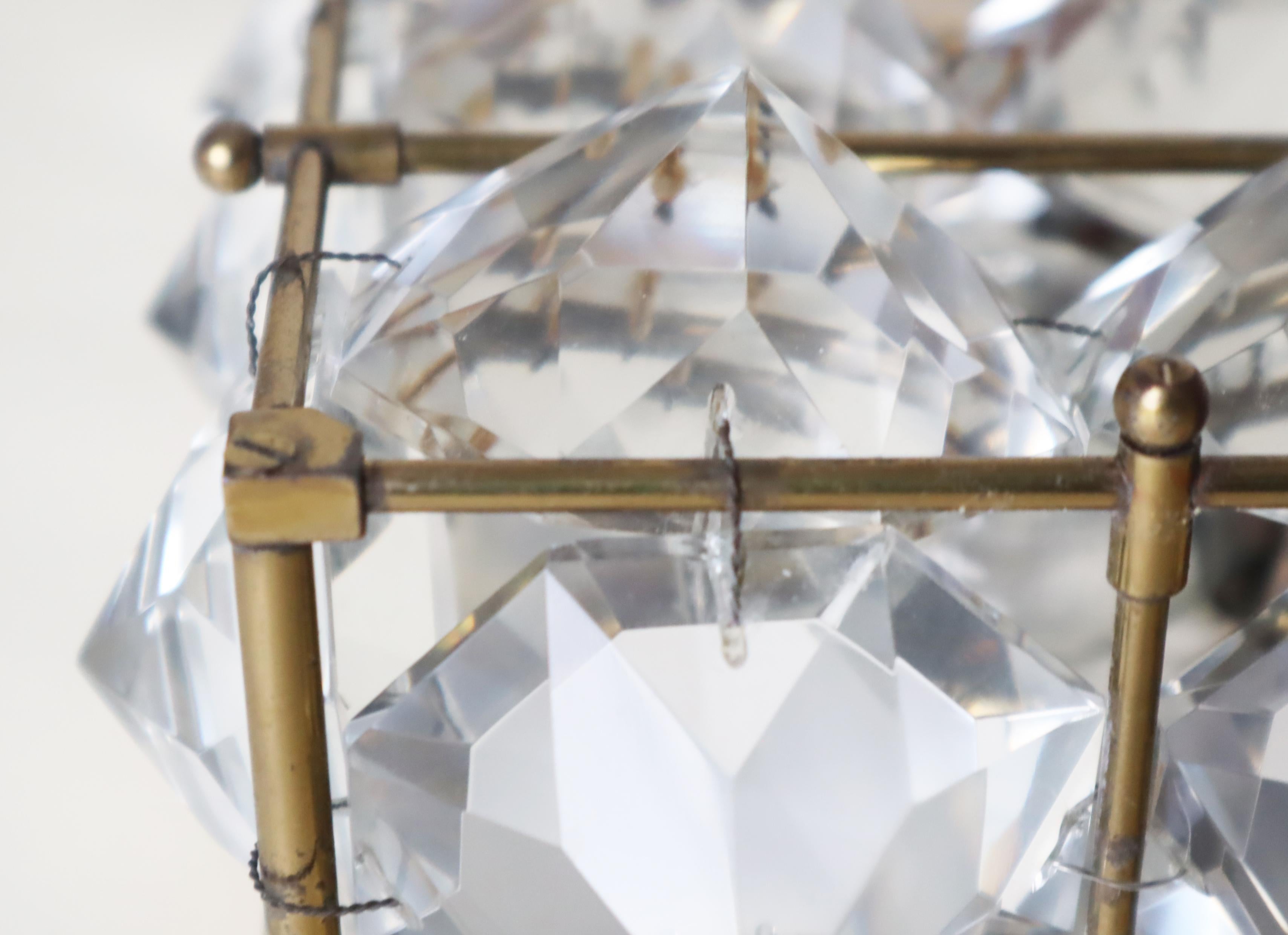 Metallo Focaccina di lusso con diamanti Brilliante di Palwa in cristallo al piombo e ottone in vendita