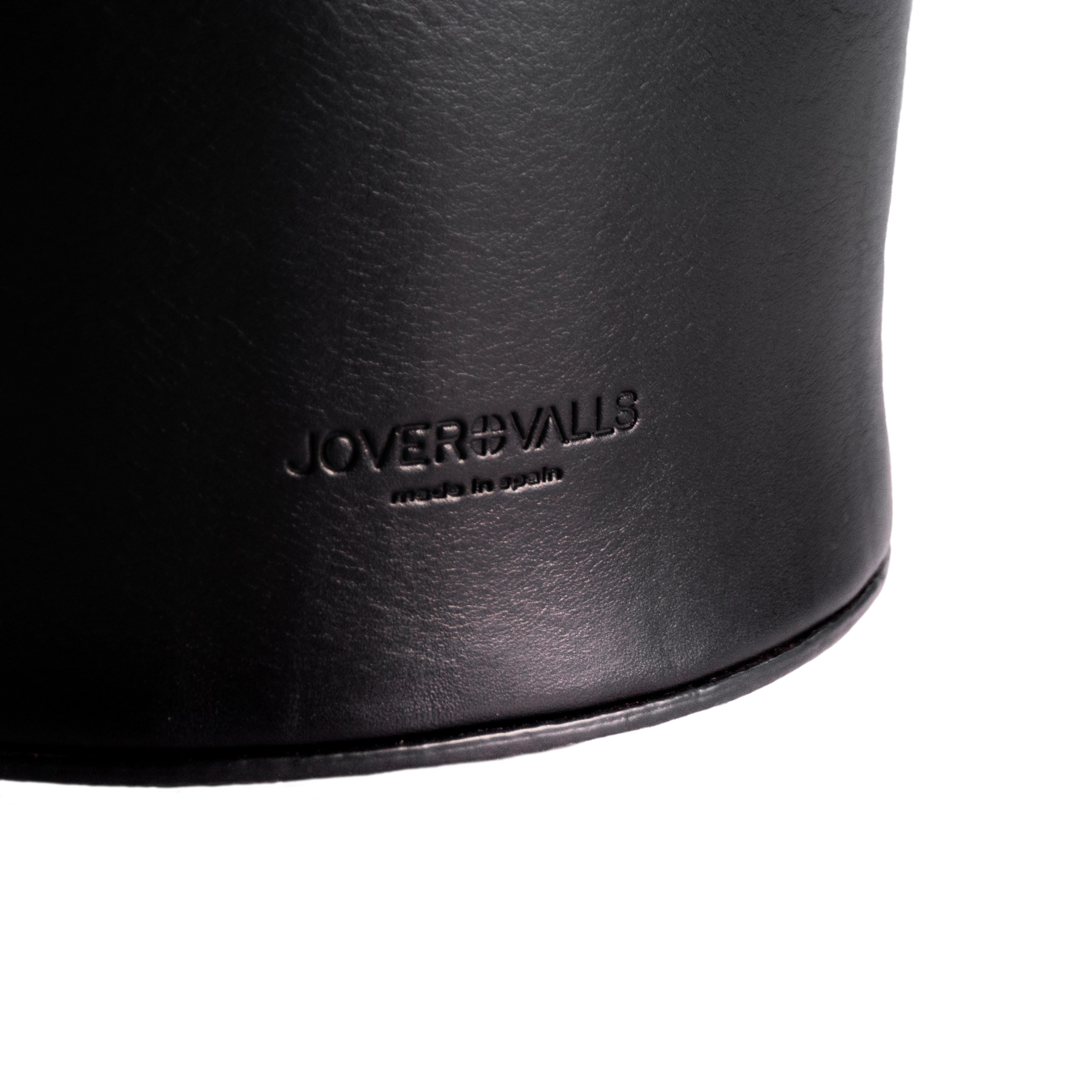 Luxury Paper Bin Handcrafted in Black Cowhide Leather with Brass Details In New Condition For Sale In Alcoy, Alicante