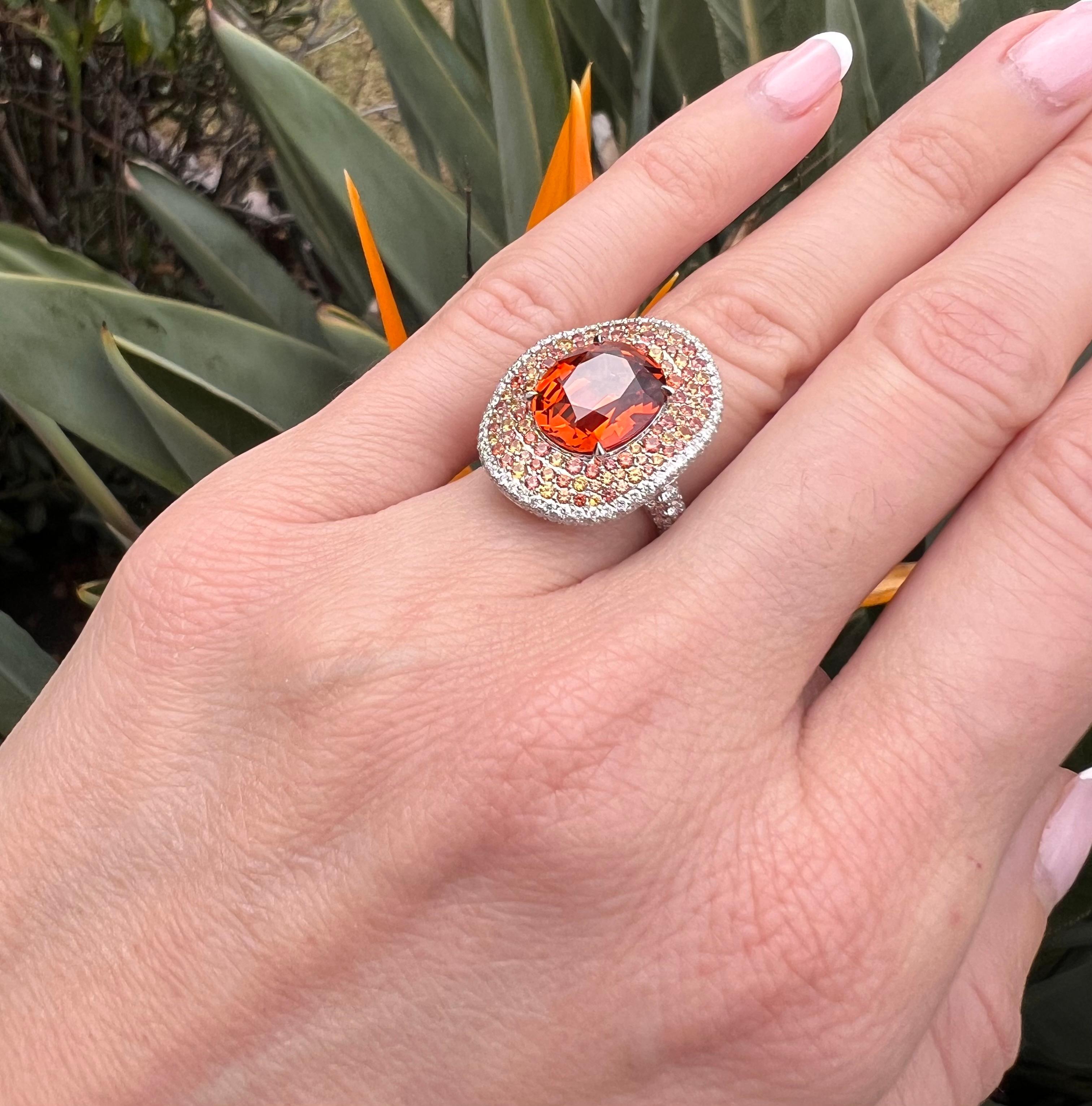 Lujoso Anillo de Platino Granate Mandarín - 6,75 ct , Zafiros y Diamantes Raros de Fantasía en venta 1