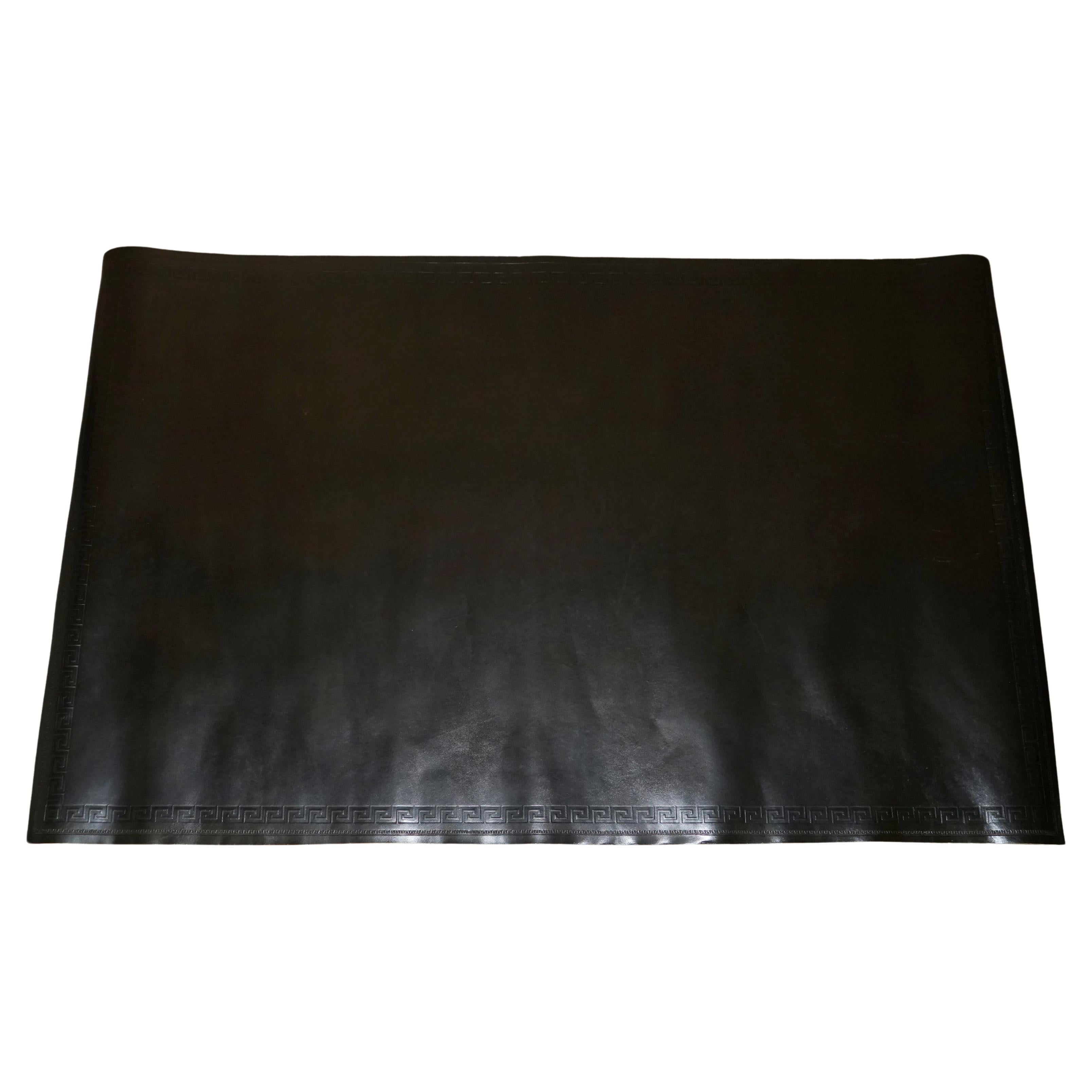 LUXURY PREMiUM GREEK KEY BLACK DESK LEATHER INSERT 161 cm X 104,5 cm en vente