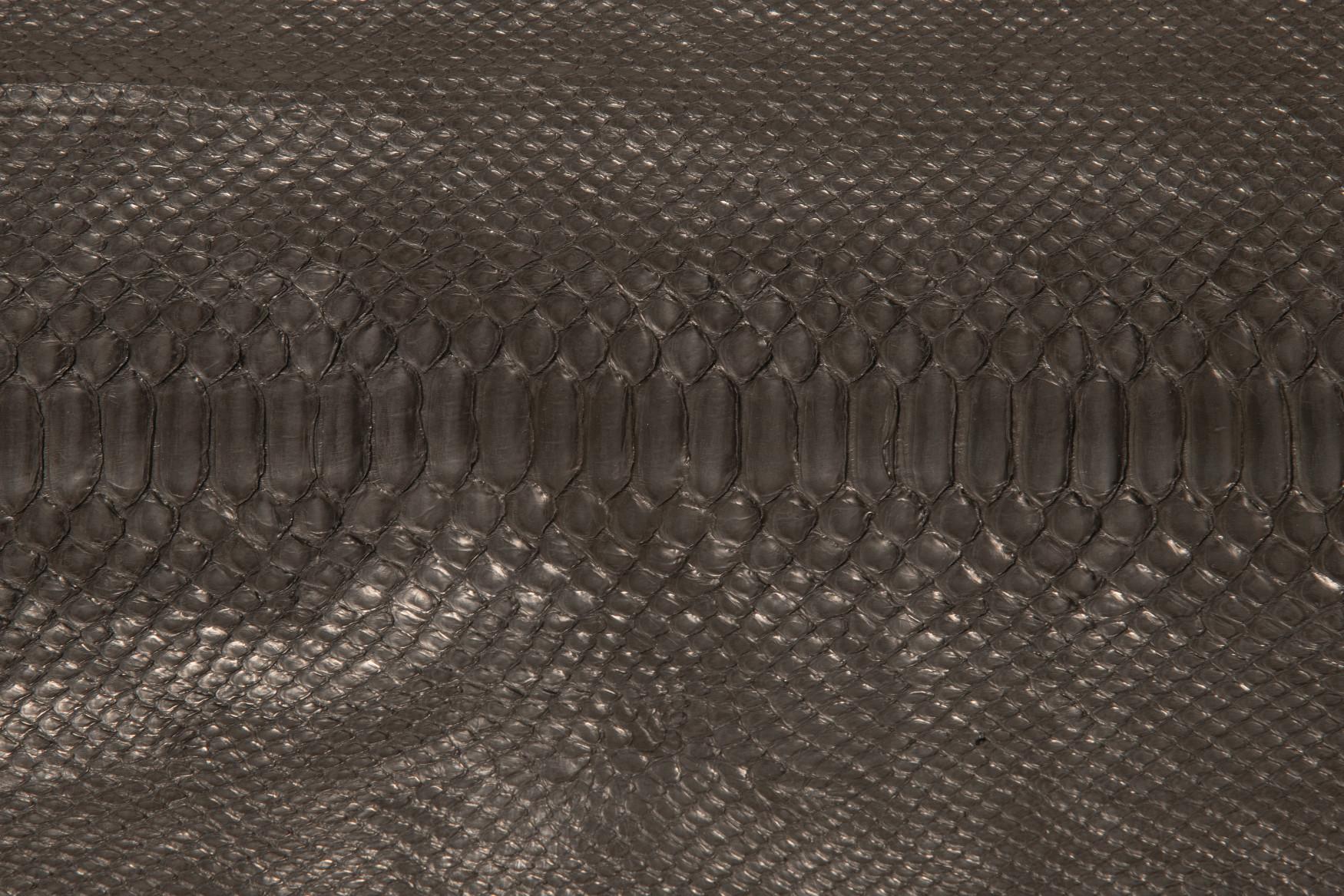 Laccato Maniglia di lusso, varie finiture in metallo e pelle Forma classica in nichel in vendita