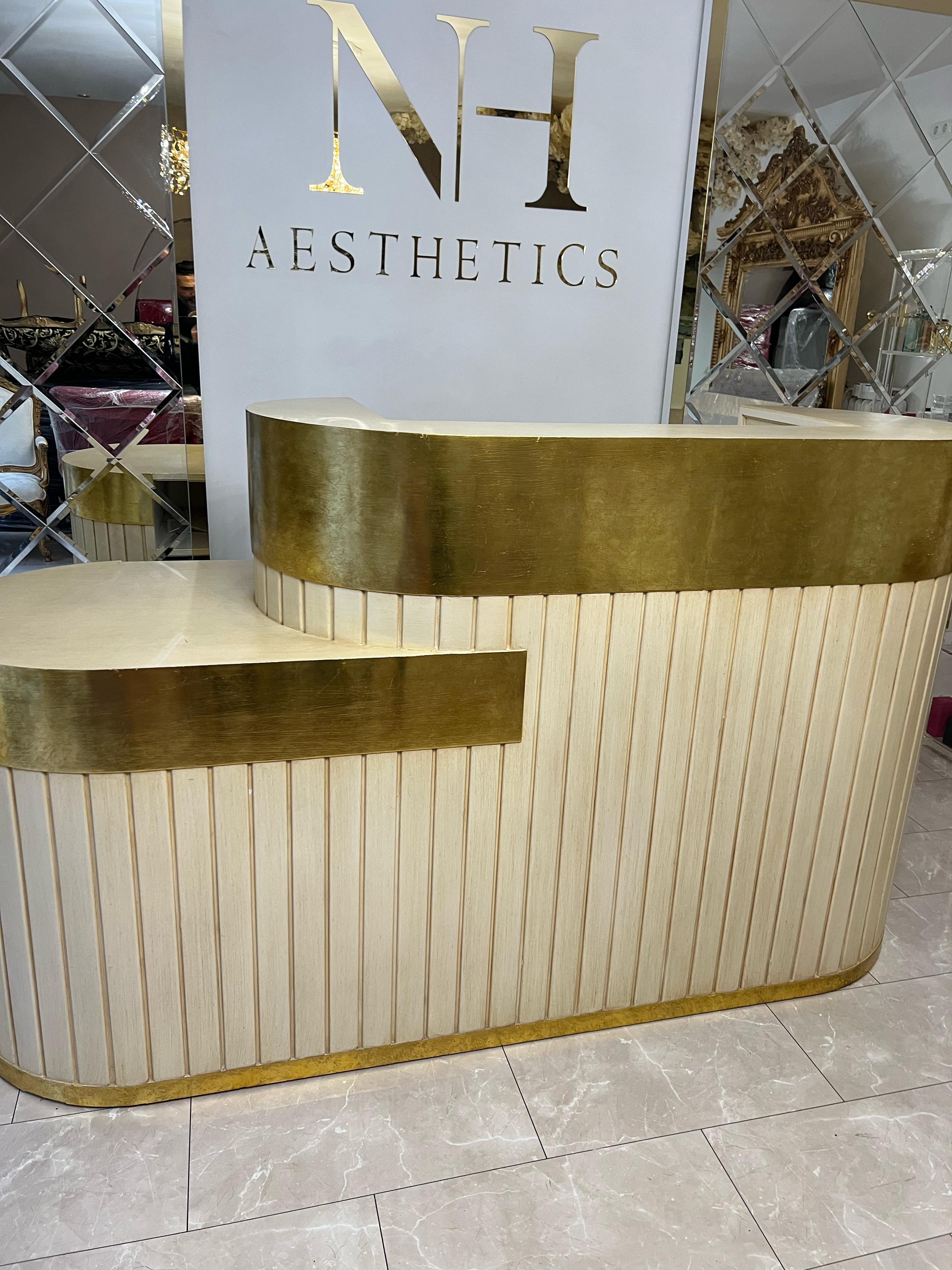Offered here is an exceptional reception desk/bar.
It was custom-made.
Made of solid, heavy wood with genuine gold leaf.

It is made from a single piece and is very heavy.
Approximately 150 kg.