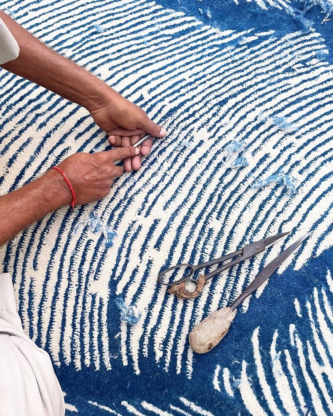 Luxury Round Blue Oceano D300 Hand-Tufted Wool Rug by Mohebban For Sale 6
