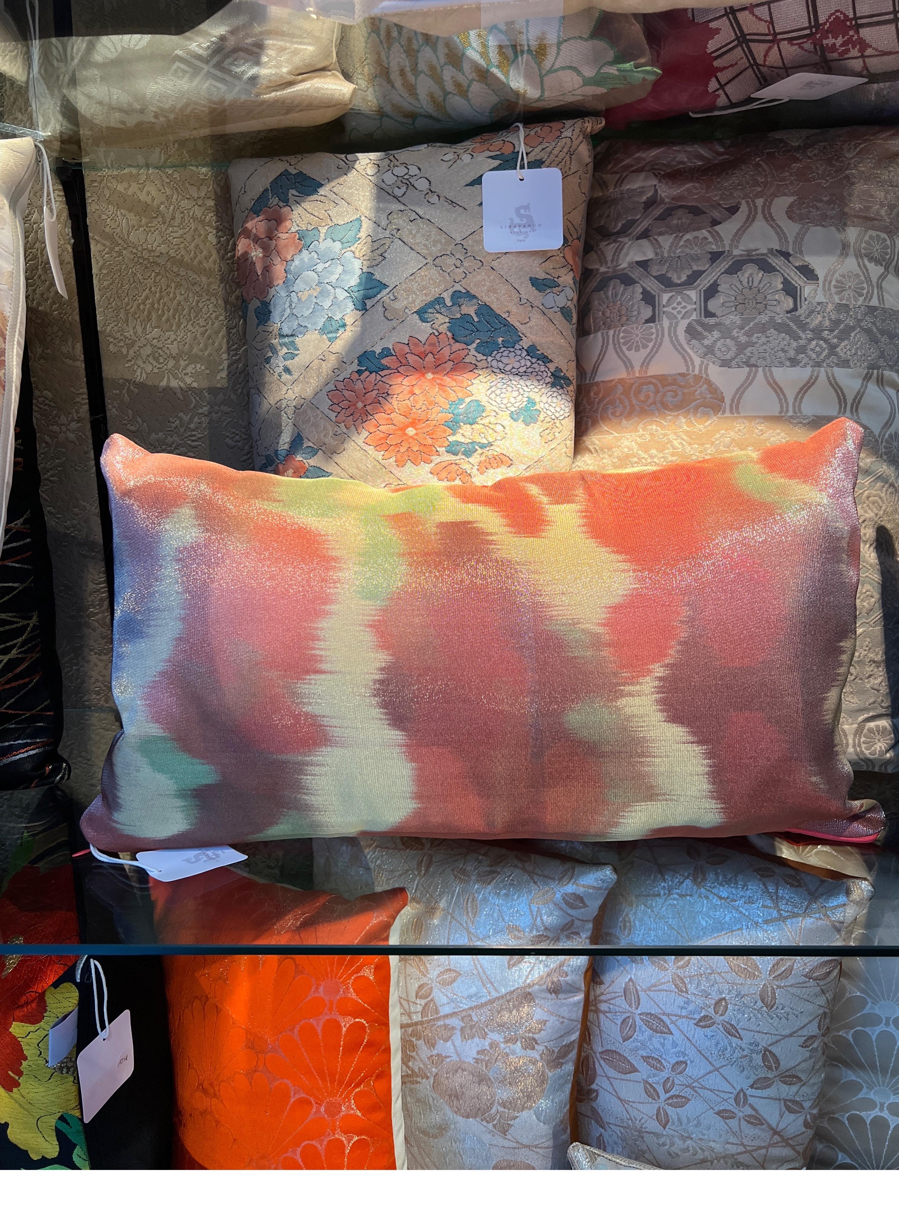 Luxury Silk pillow from Sinapango Interiors Paris For Sale 4