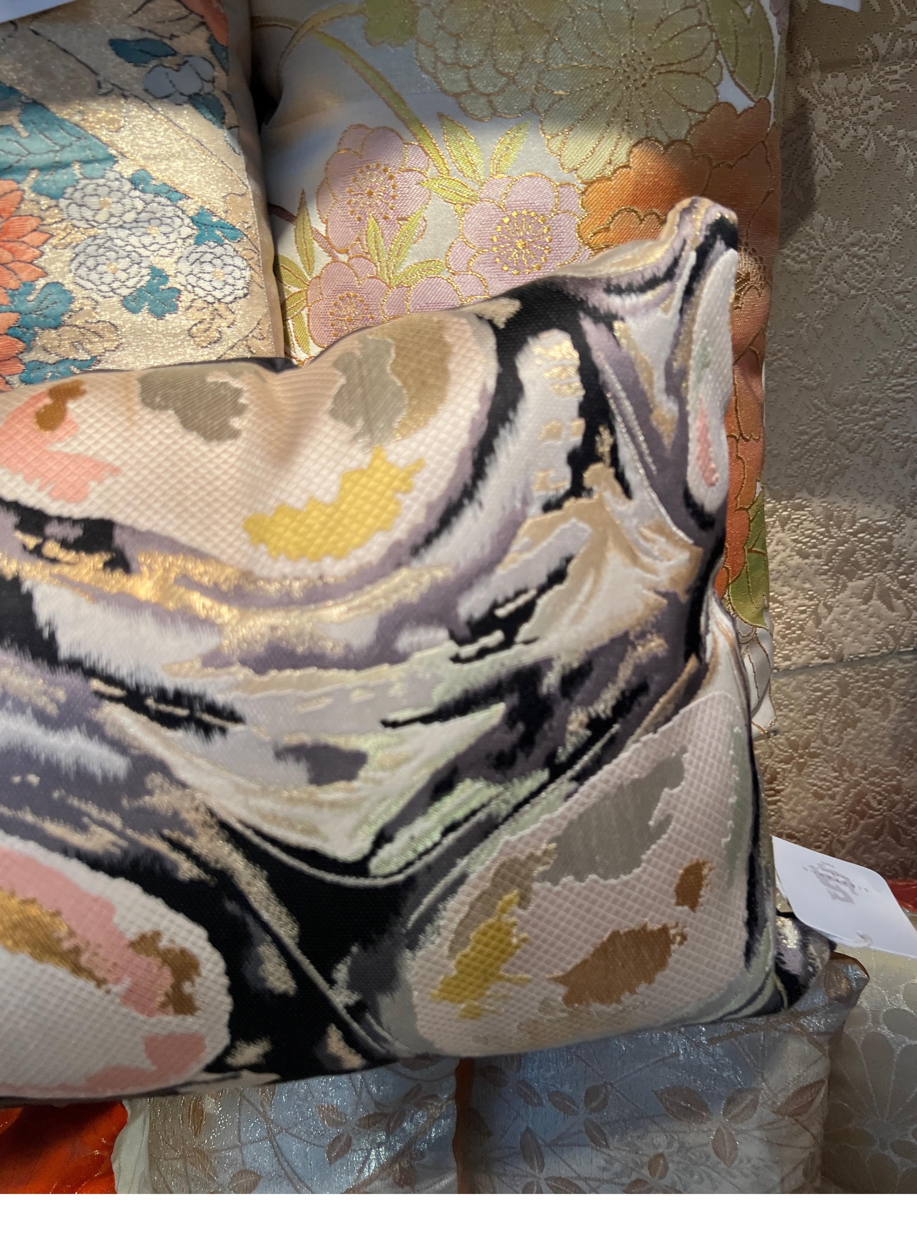 Luxury Silk pillow from Sinapango Interiors Paris For Sale 5