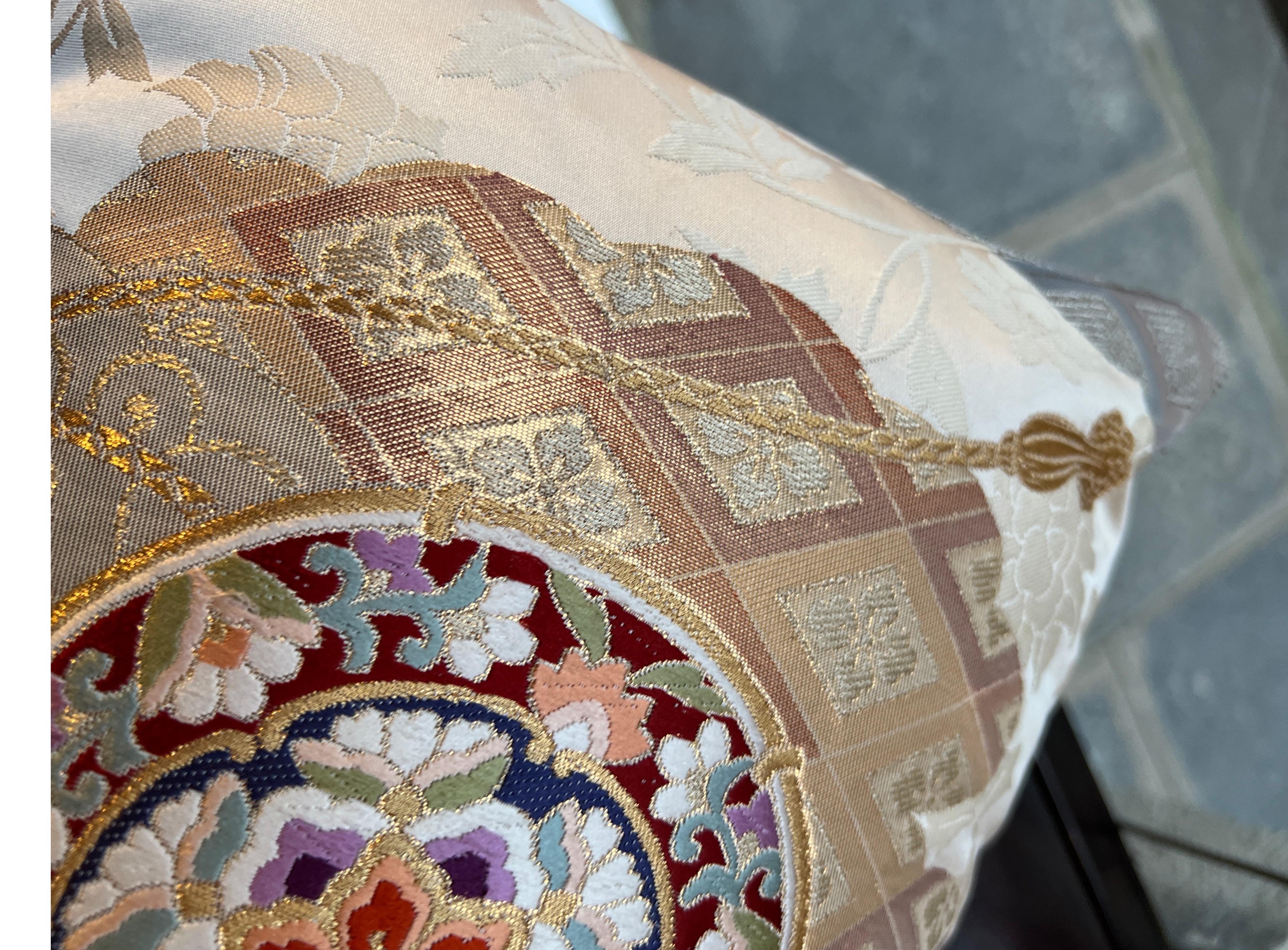 Luxury Silk pillow from Sinapango Interiors Paris For Sale 8