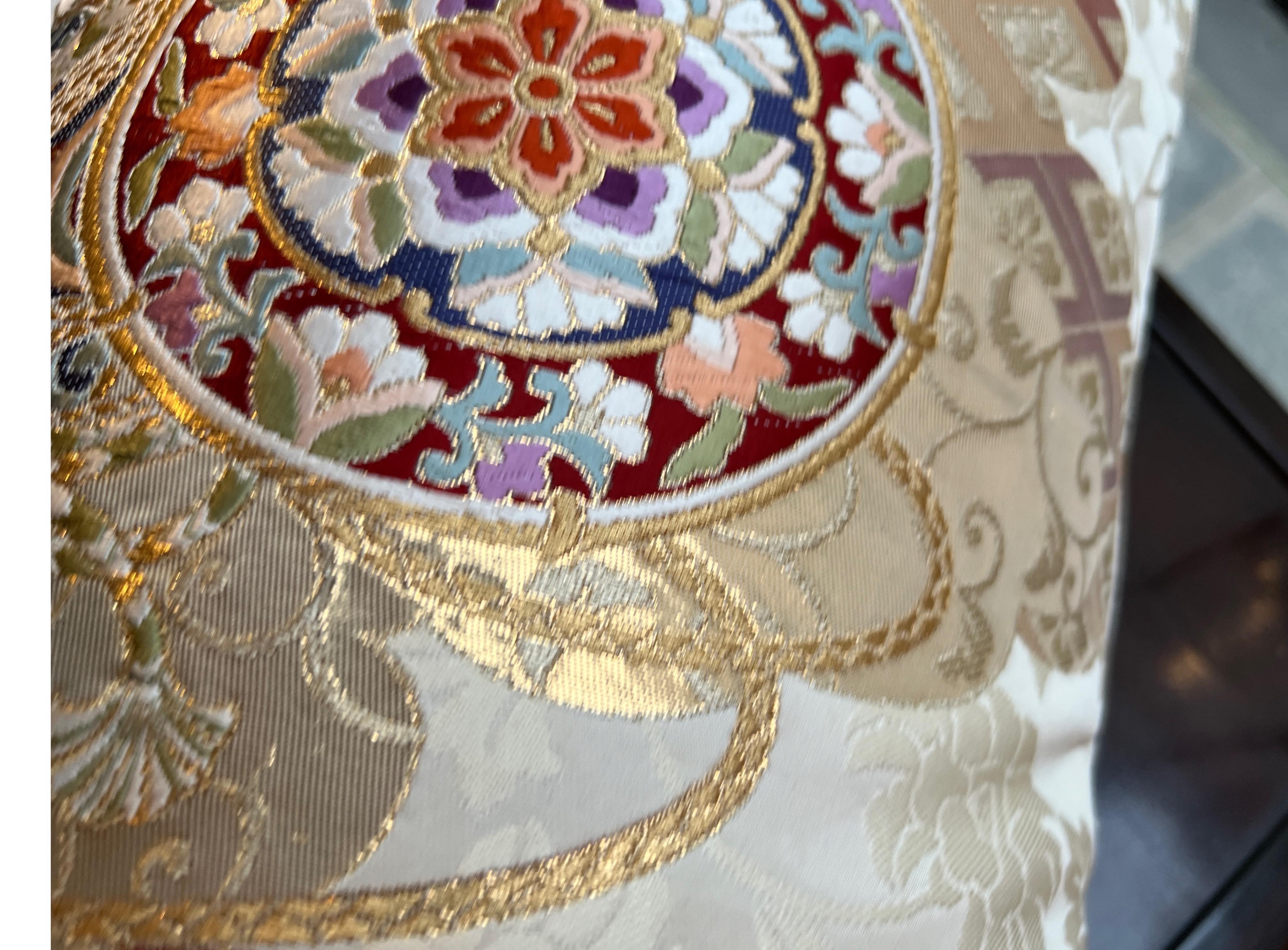 Luxury Silk pillow from Sinapango Interiors Paris For Sale 10