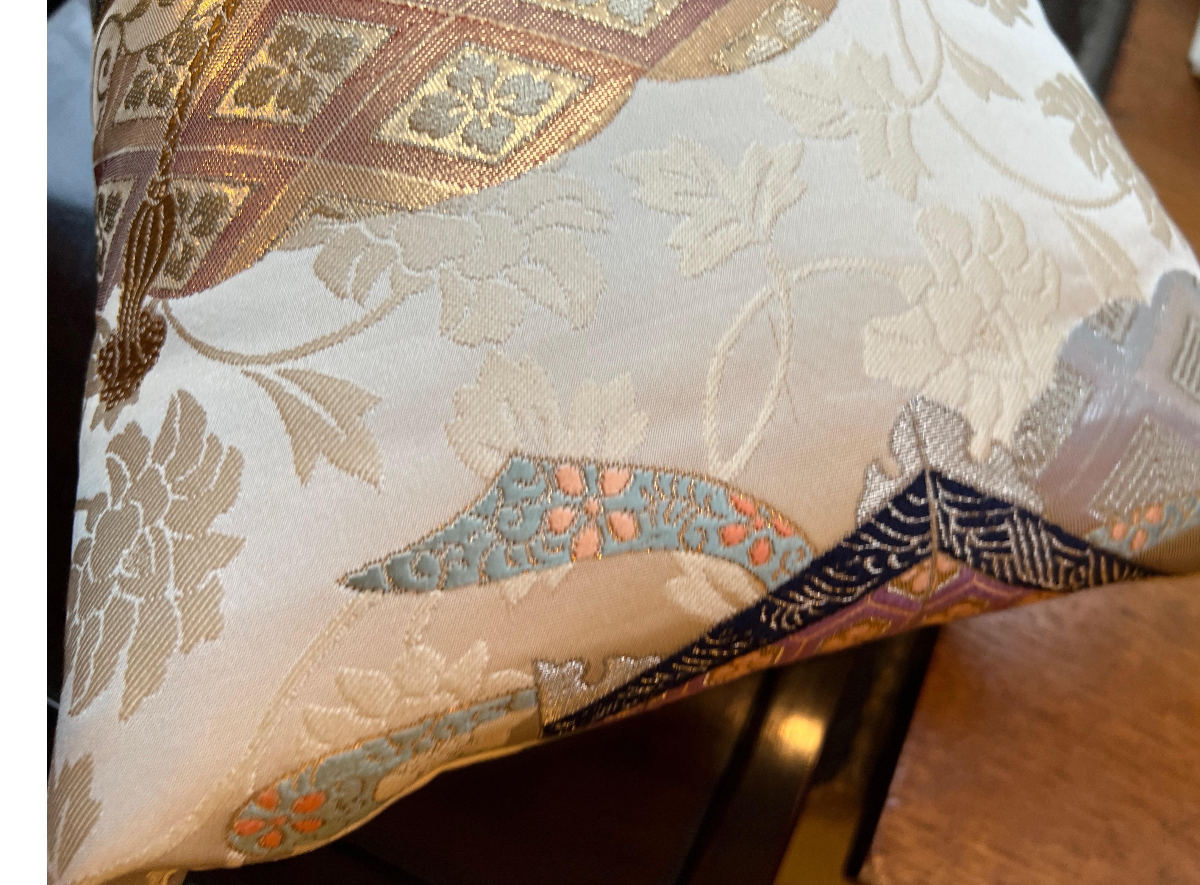 Luxury Silk pillow from Sinapango Interiors Paris 12