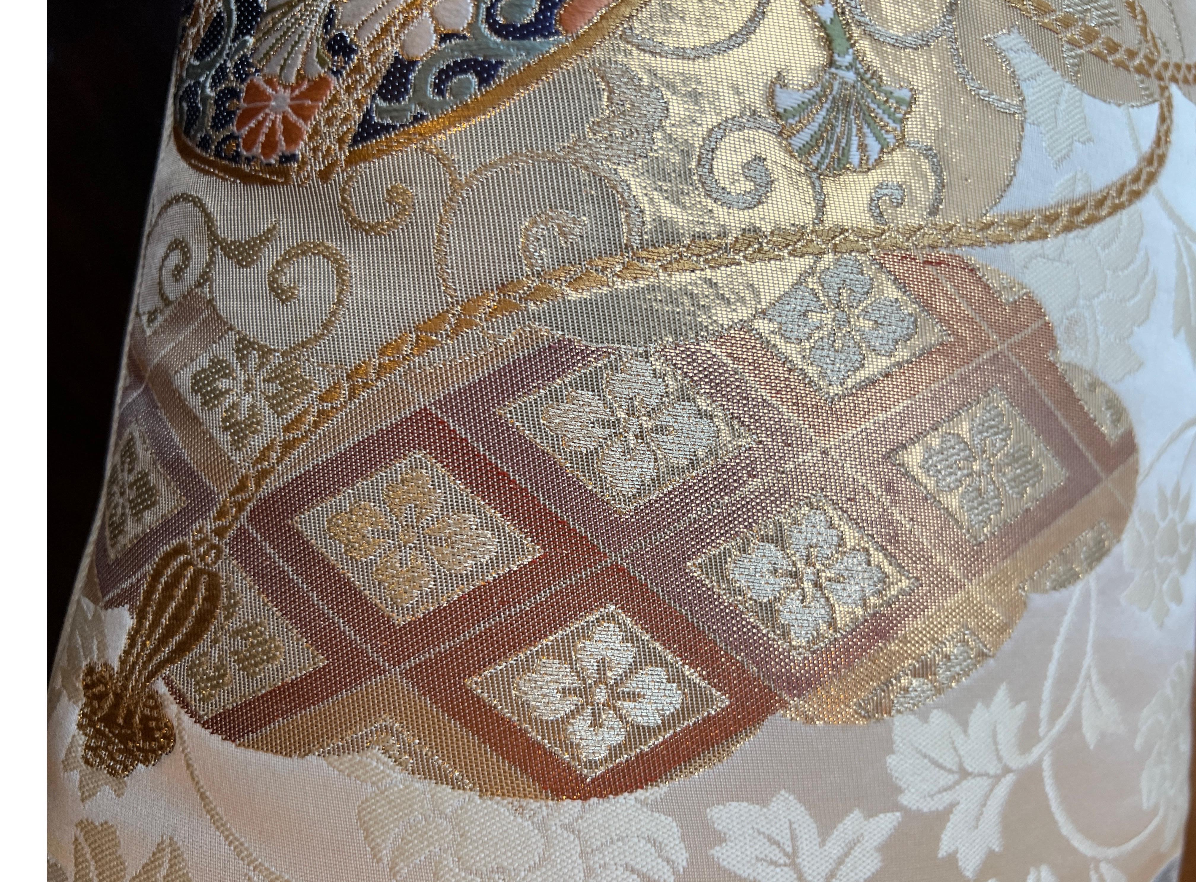 Luxury Silk pillow from Sinapango Interiors Paris 13