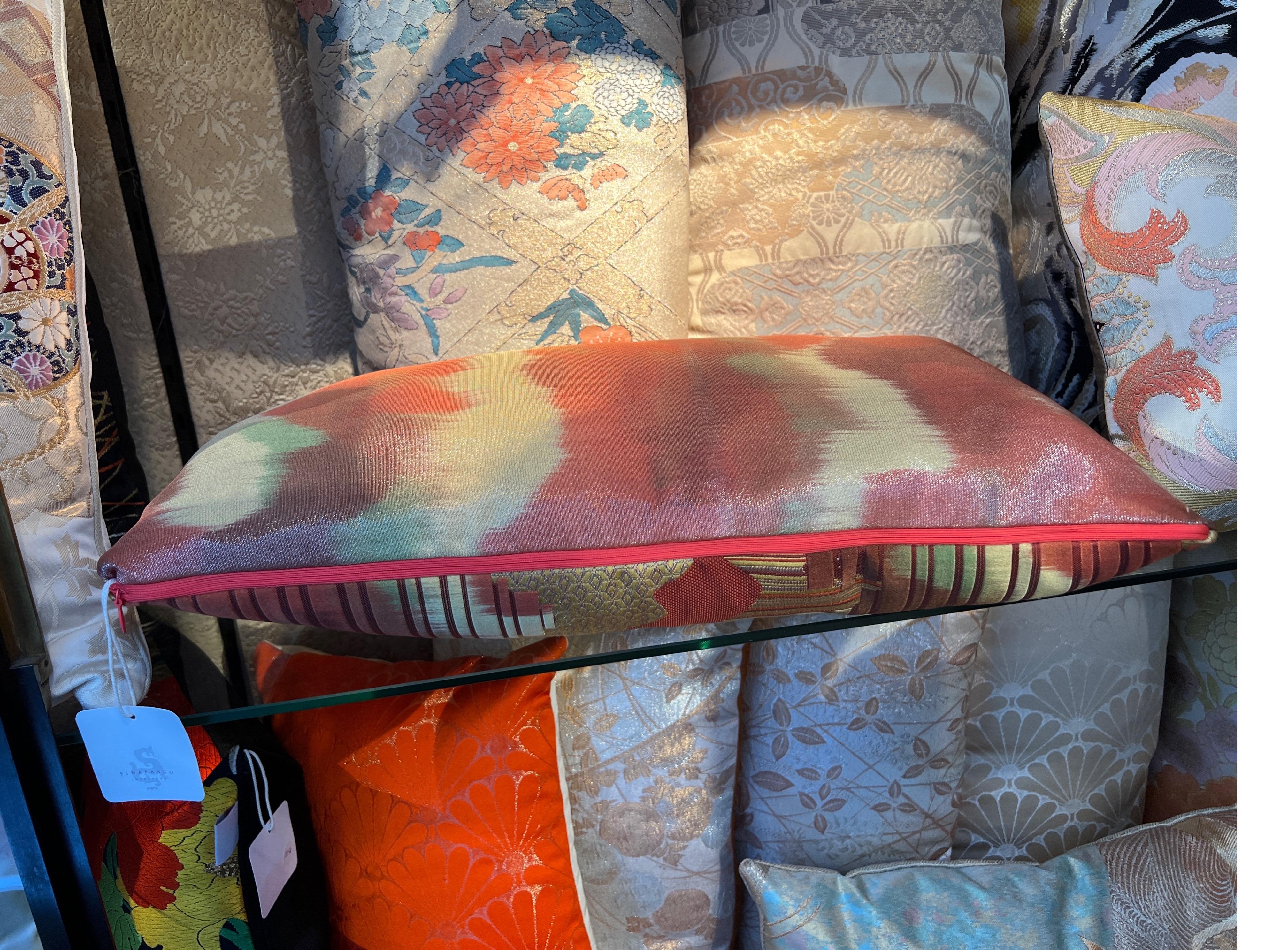Luxury Silk pillow from Sinapango Interiors Paris For Sale 2