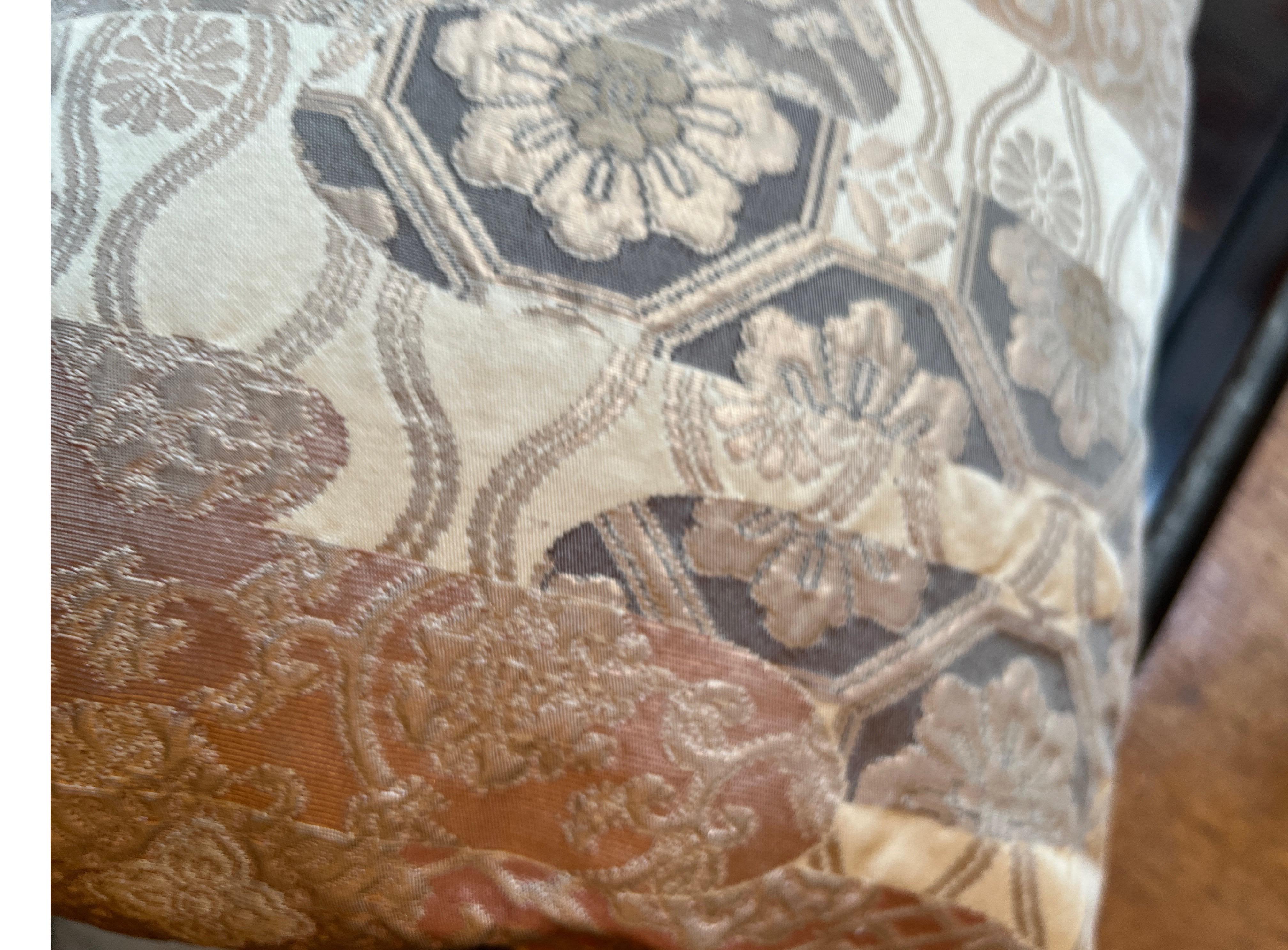 Luxury Silk pillow from Sinapango Interiors Paris For Sale 2