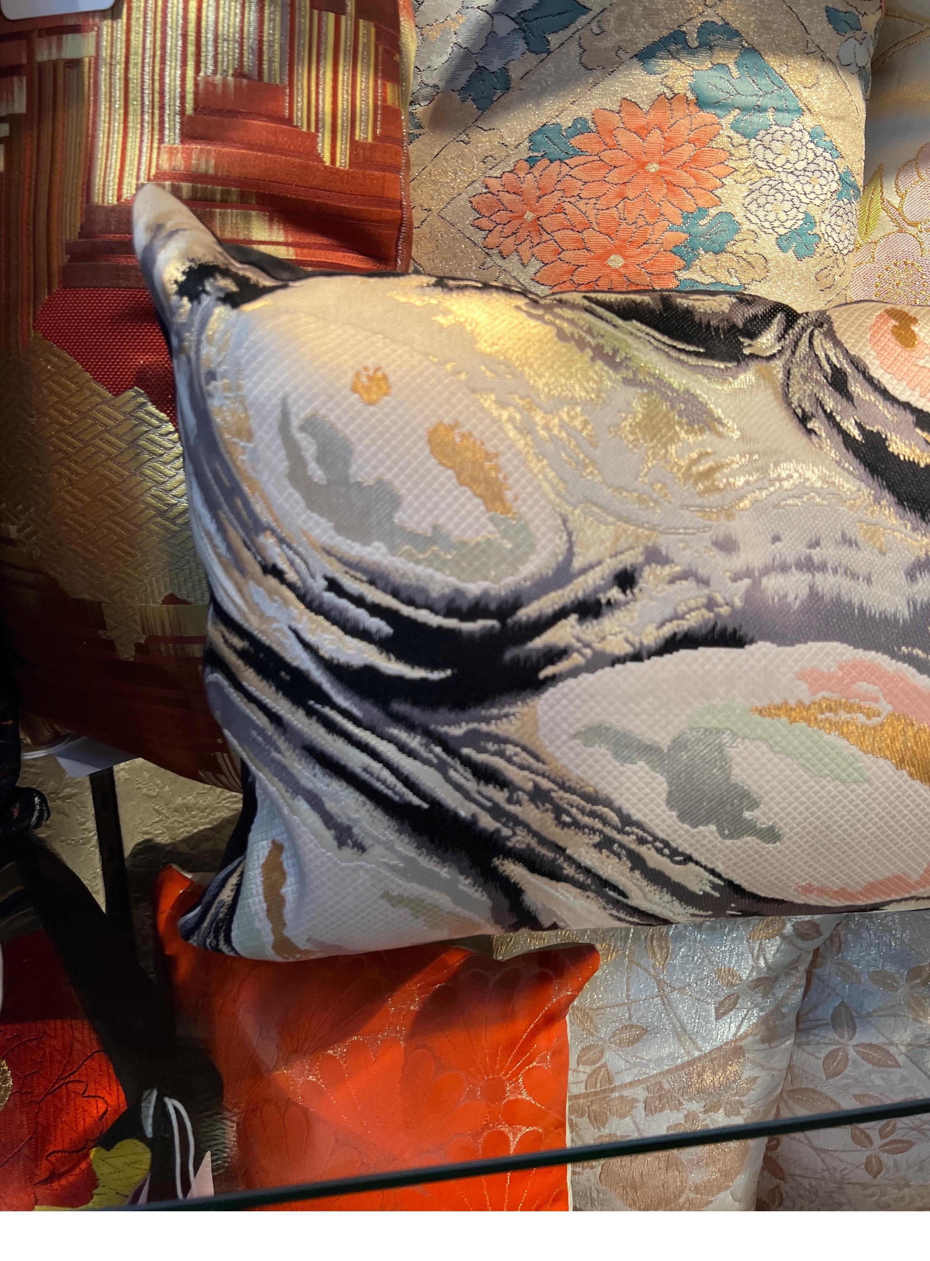 Luxury Silk pillow from Sinapango Interiors Paris For Sale 3