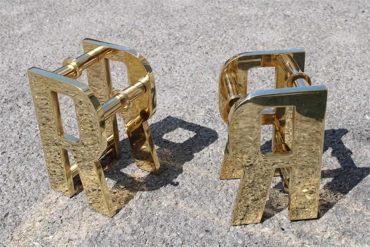 Luxury solid brass handles Italian Design 1970s with Letter R bright gold.
They can be mounted on a glass door or on a wooden door according to the choice, they are of great quality and great workmanship.