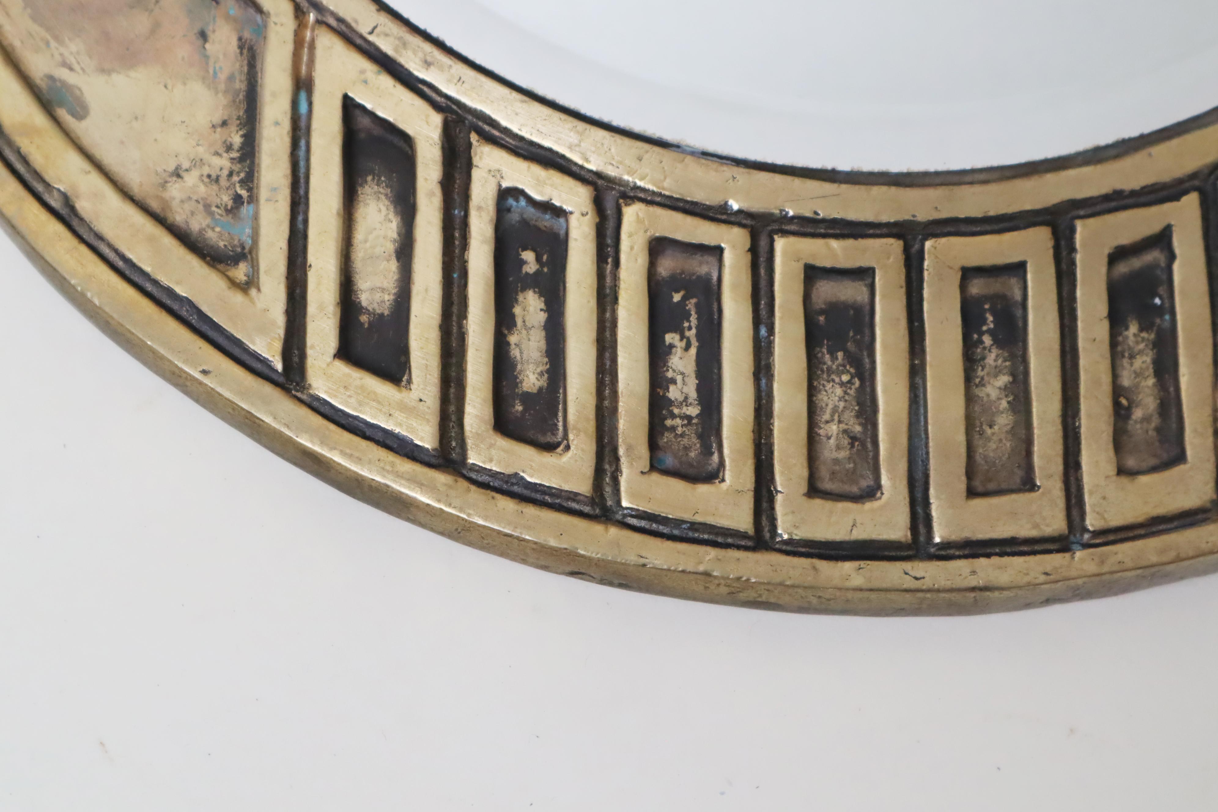 Luxueux miroir rond en laiton coulé massif au design Brutalisme du milieu du siècle en vente 3