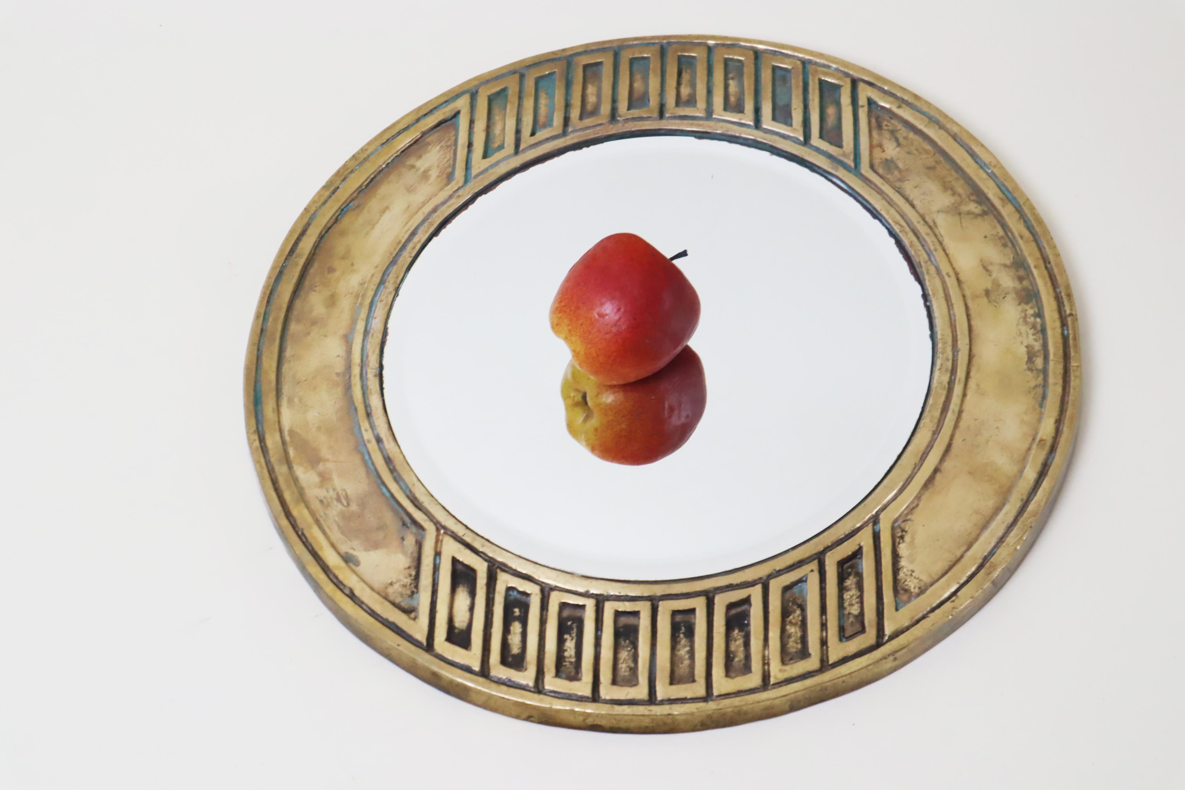 italien Luxueux miroir rond en laiton coulé massif au design Brutalisme du milieu du siècle en vente