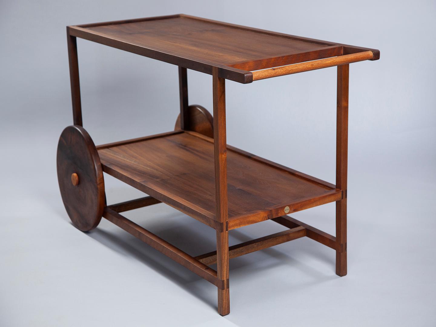 Lujoso carro de bar Pitta de madera maciza con diseño brasileño atemporal en venta 5