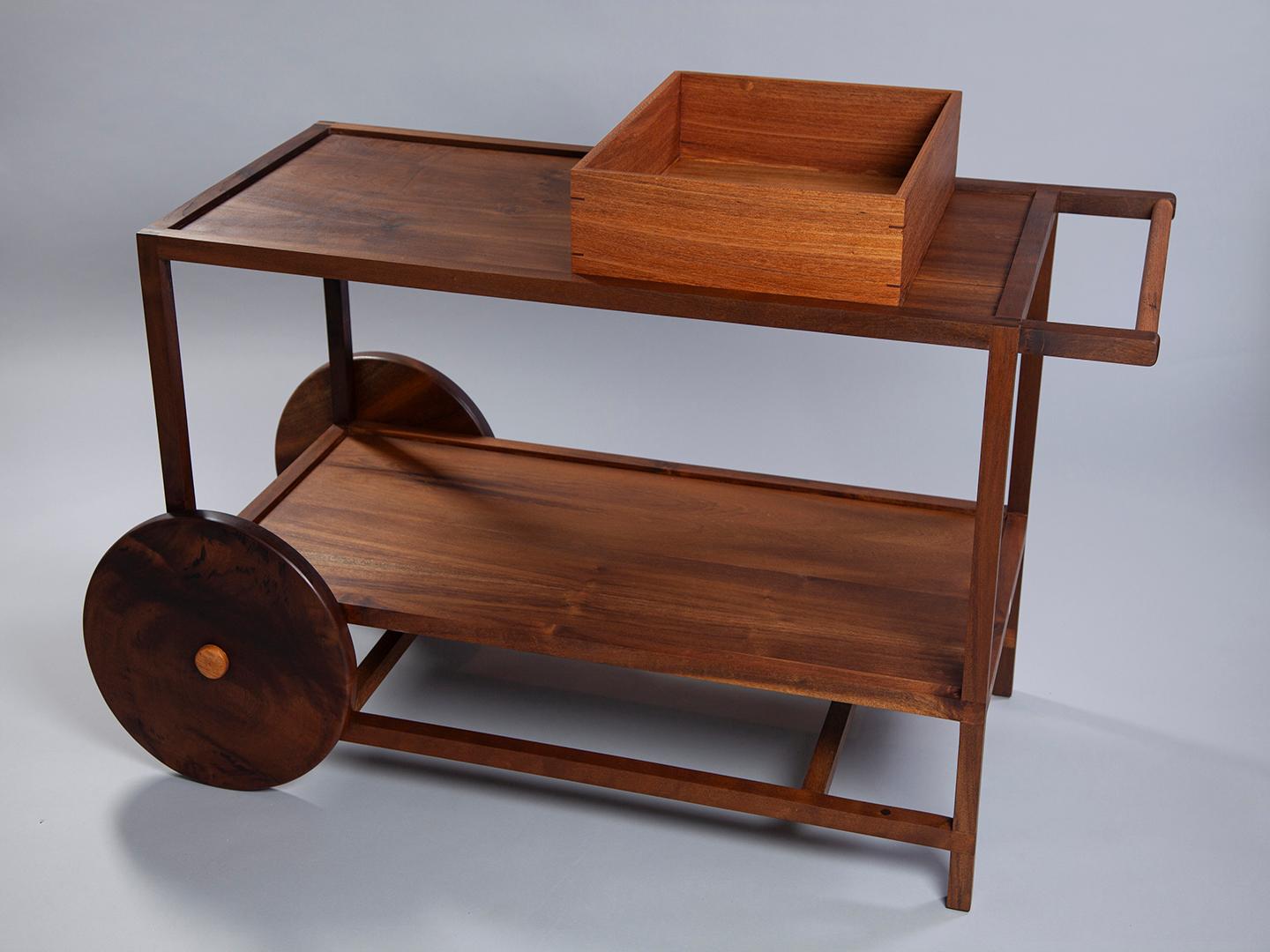 Lujoso carro de bar Pitta de madera maciza con diseño brasileño atemporal en venta 7