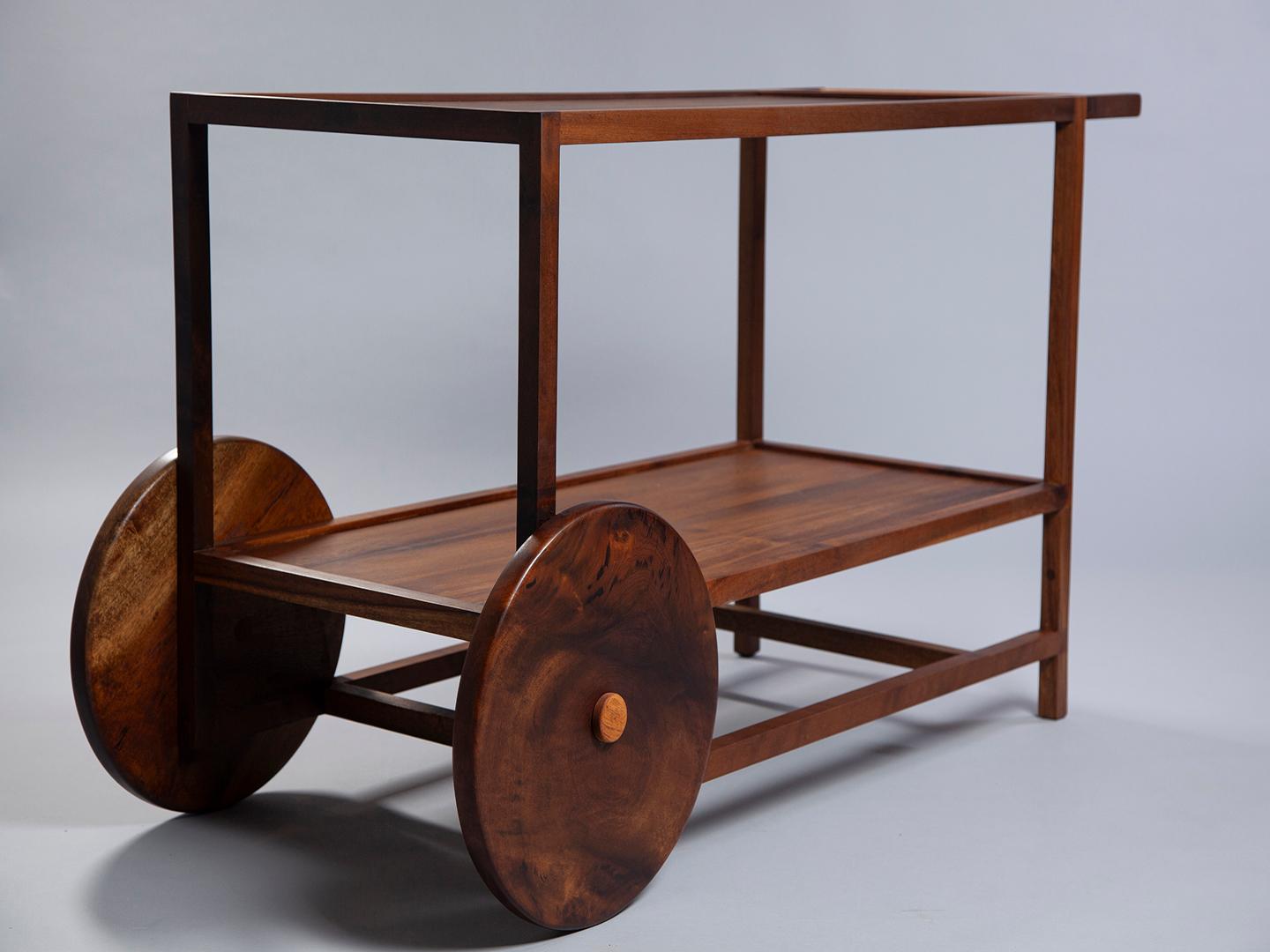 Lujoso carro de bar Pitta de madera maciza con diseño brasileño atemporal en venta 9