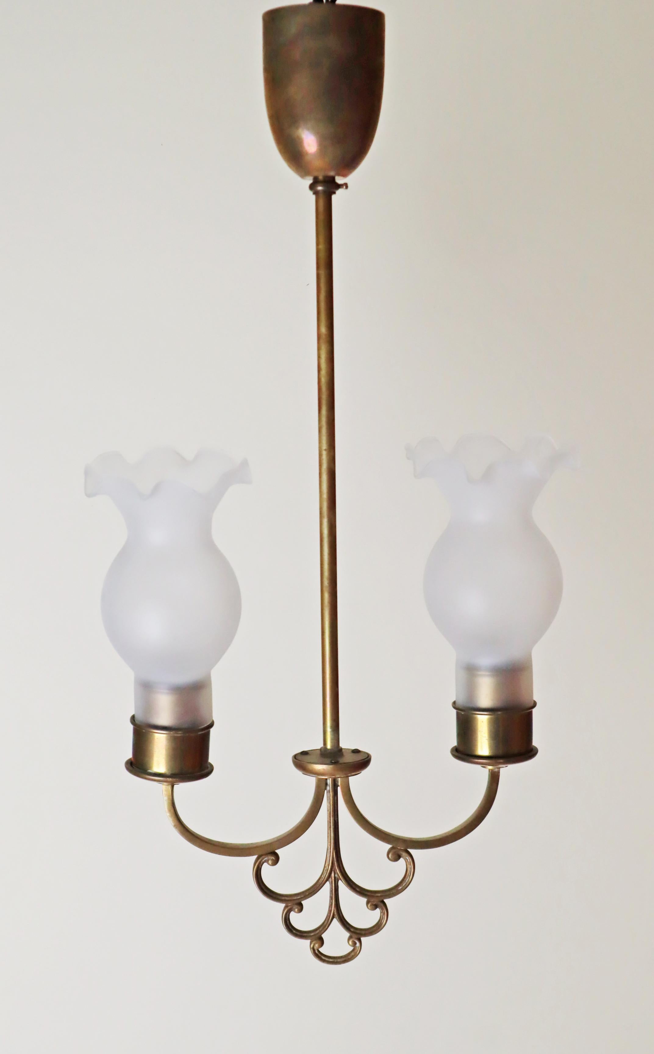 Lussuosa lampada a sospensione in stile liberty svedese in ottone e vetro in vendita 3
