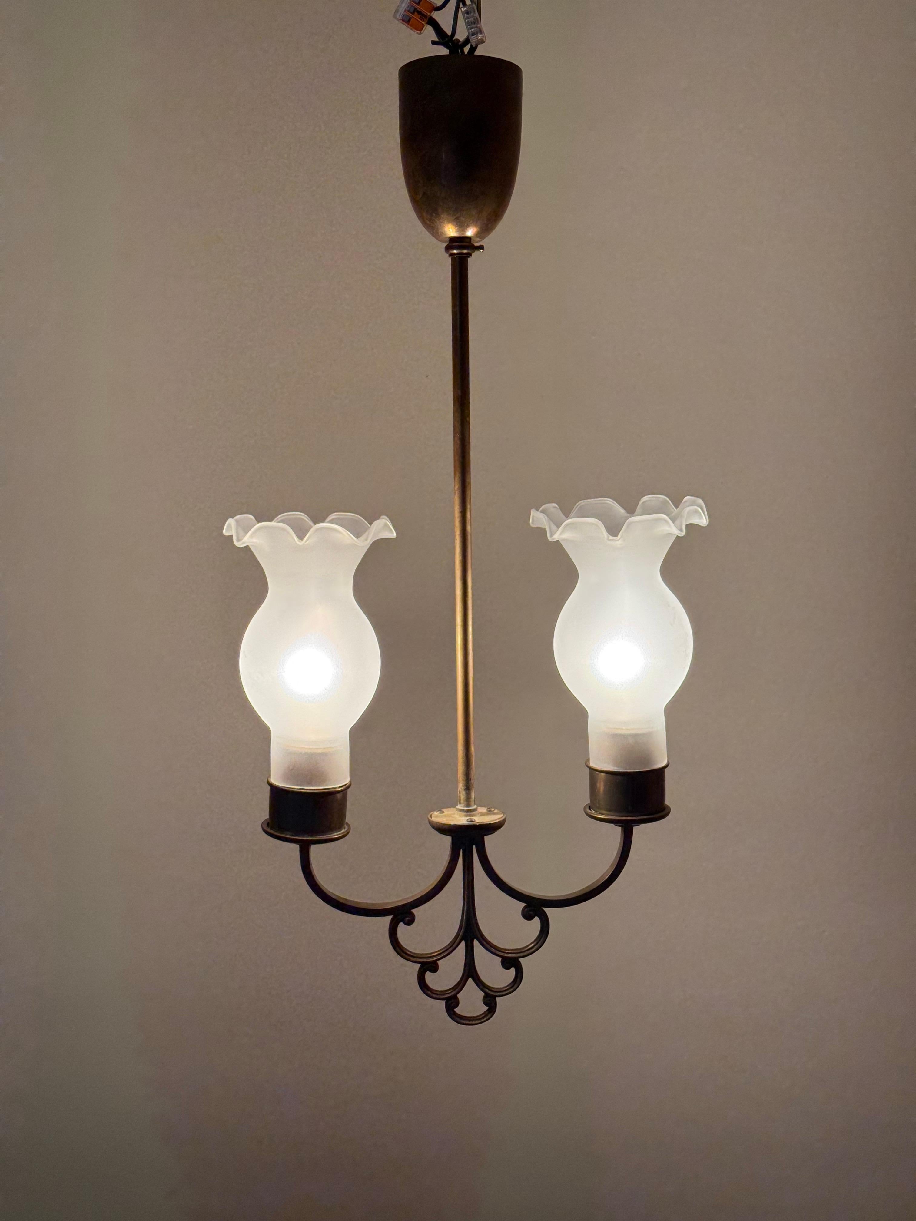 Lussuosa lampada a sospensione in stile liberty svedese in ottone e vetro in vendita 5