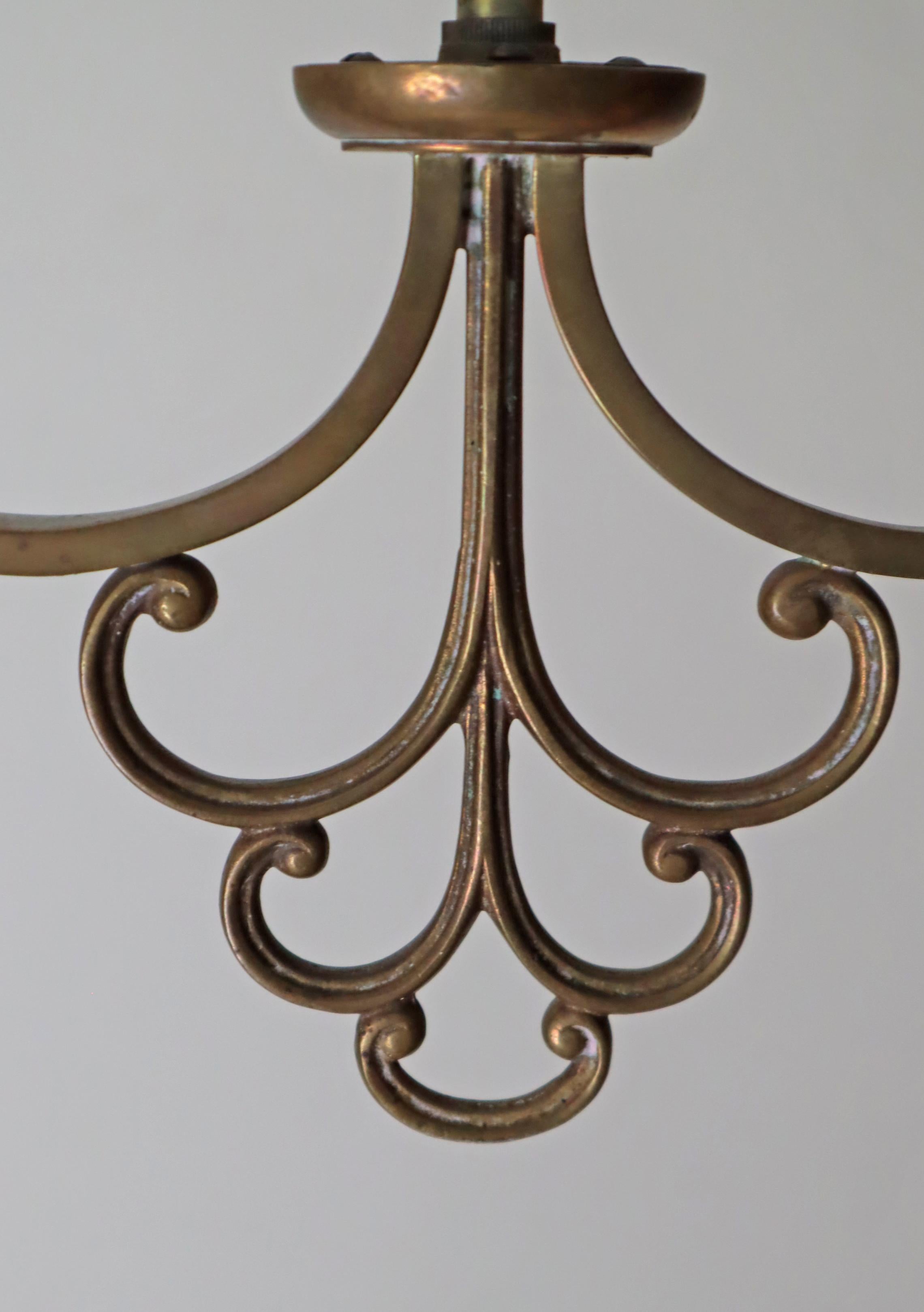 Lussuosa lampada a sospensione in stile liberty svedese in ottone e vetro In condizioni buone in vendita a Hannover, DE