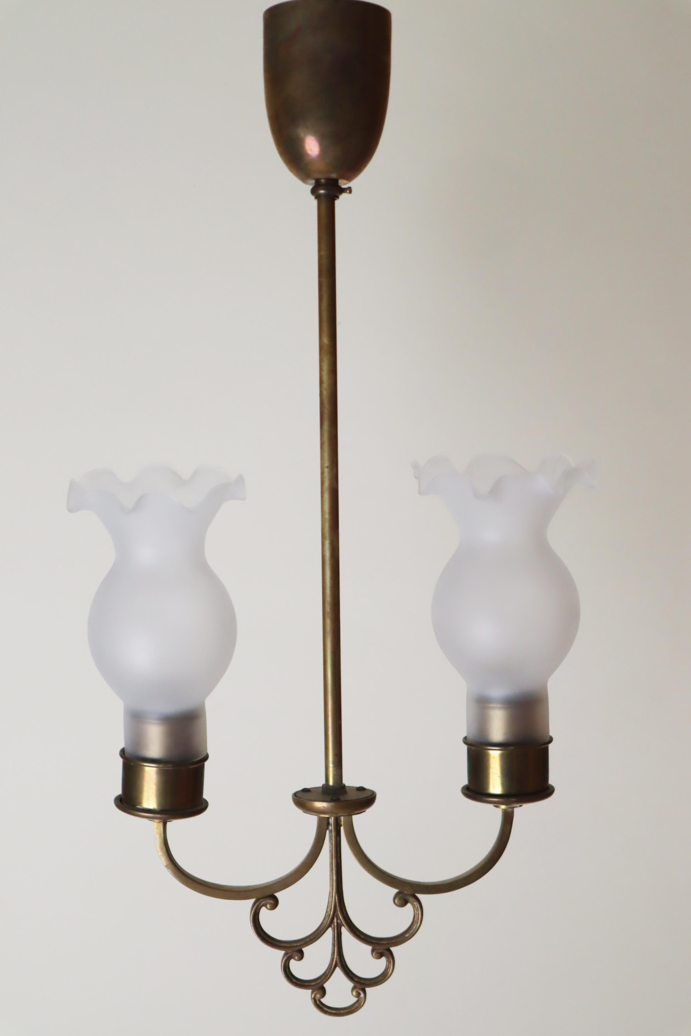 Ottone Lussuosa lampada a sospensione in stile liberty svedese in ottone e vetro in vendita